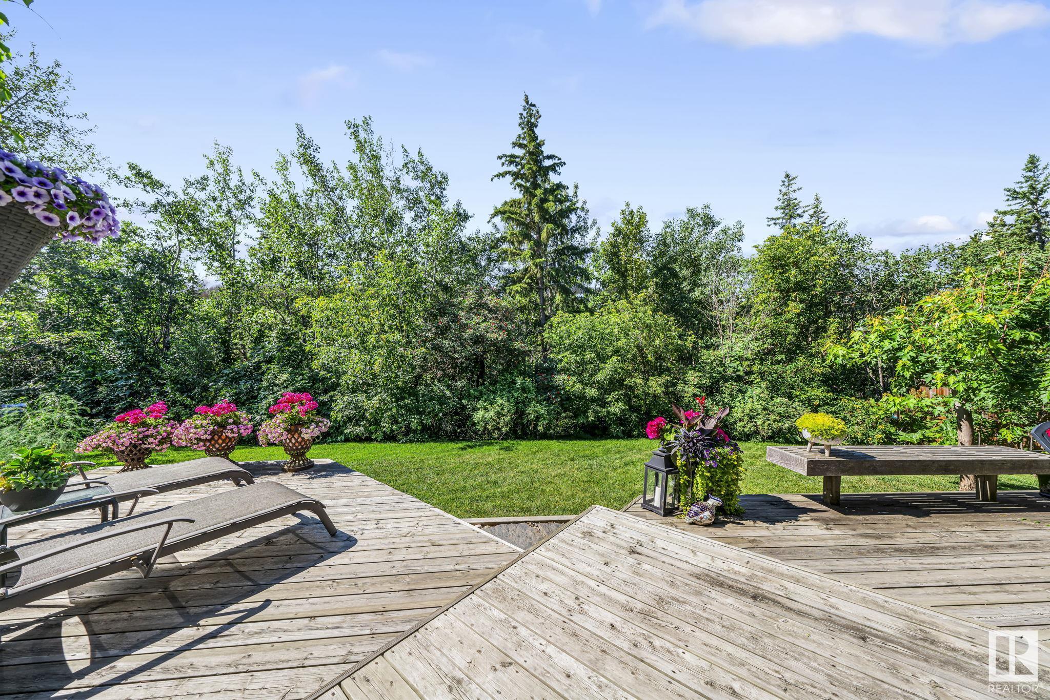 http://cdnparap120.paragonrels.com/ParagonImages/Property/p12/RAE/225361156/21/0/0/9b8c19fa4c3d3fbbc2d92a081c557f84/1/3f852876a9f2990f1f609671c43acf13/225361156-32eec5c0-7a08-48ba-b13c-41ed4a102381.JPG