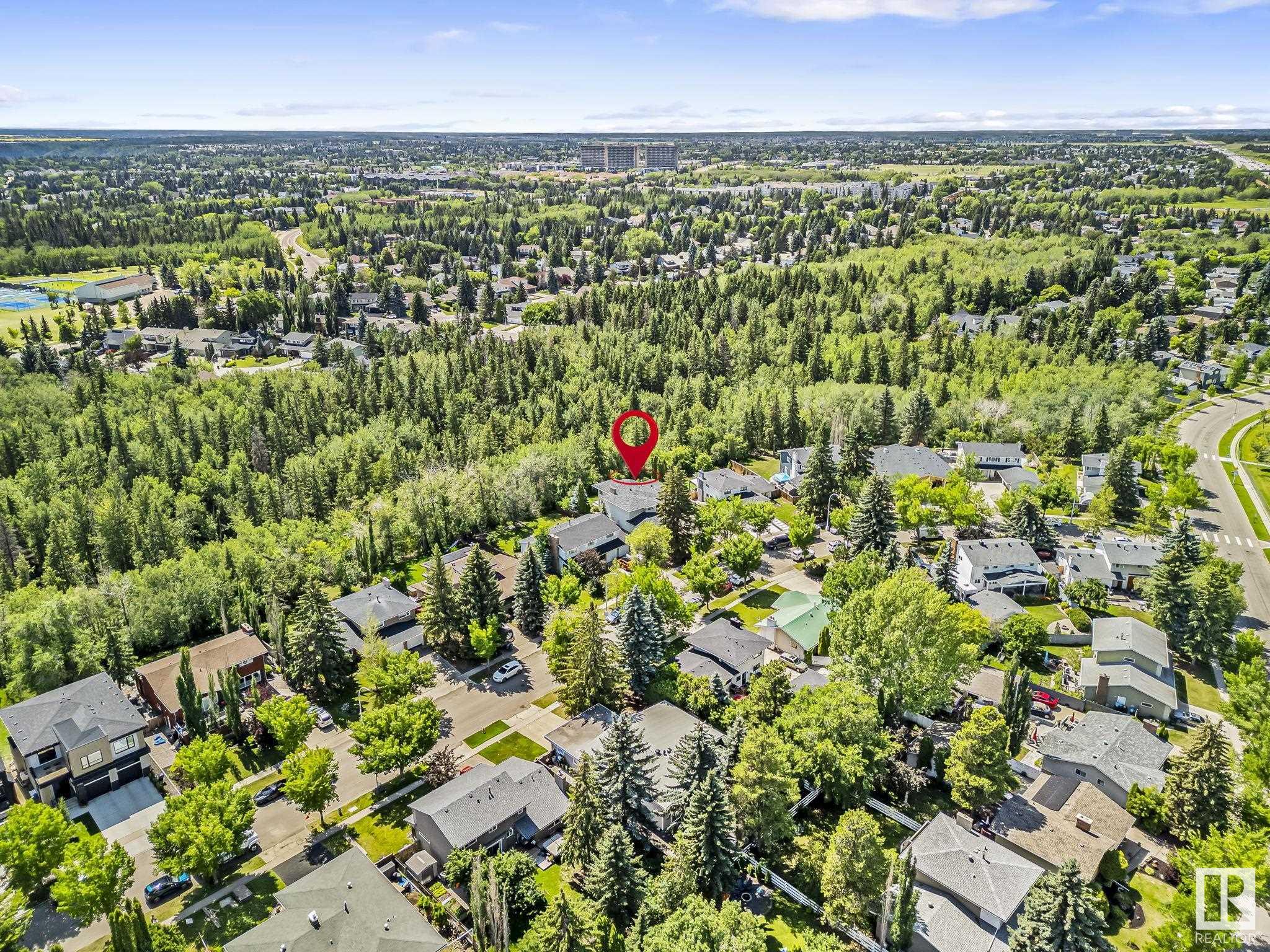 http://cdnparap120.paragonrels.com/ParagonImages/Property/p12/RAE/225361156/70/0/0/3be009632c55593a0da68e4d8c990d64/1/3f852876a9f2990f1f609671c43acf13/225361156-aae642d6-a9df-4aff-8ece-088d9fae9cb5.JPG