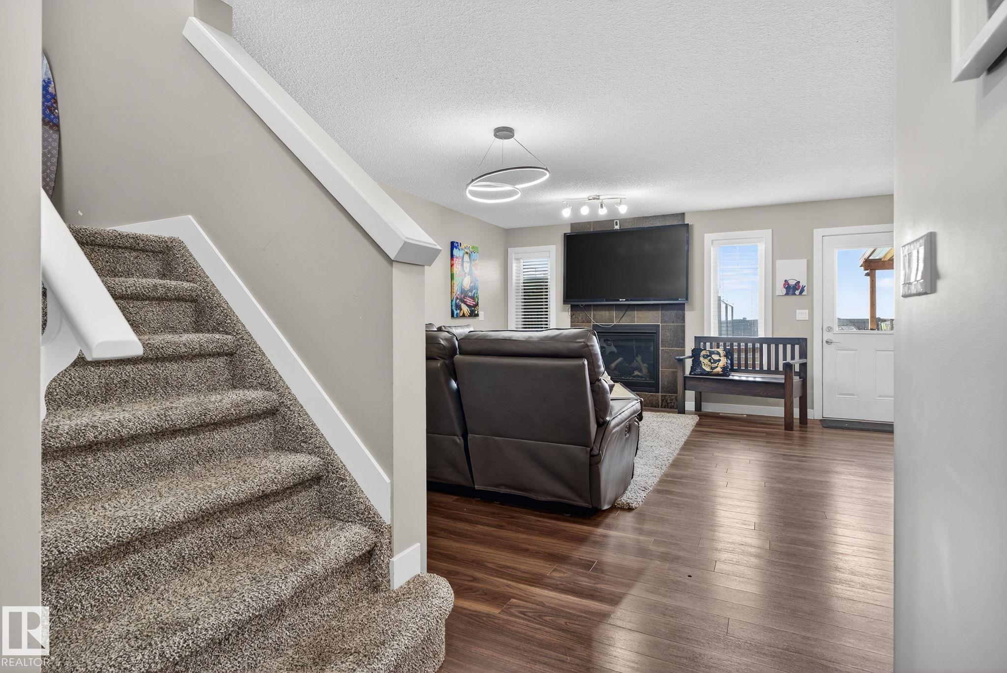 Photo 3 at 5416 67 Street, Eaglemont Heights, Beaumont