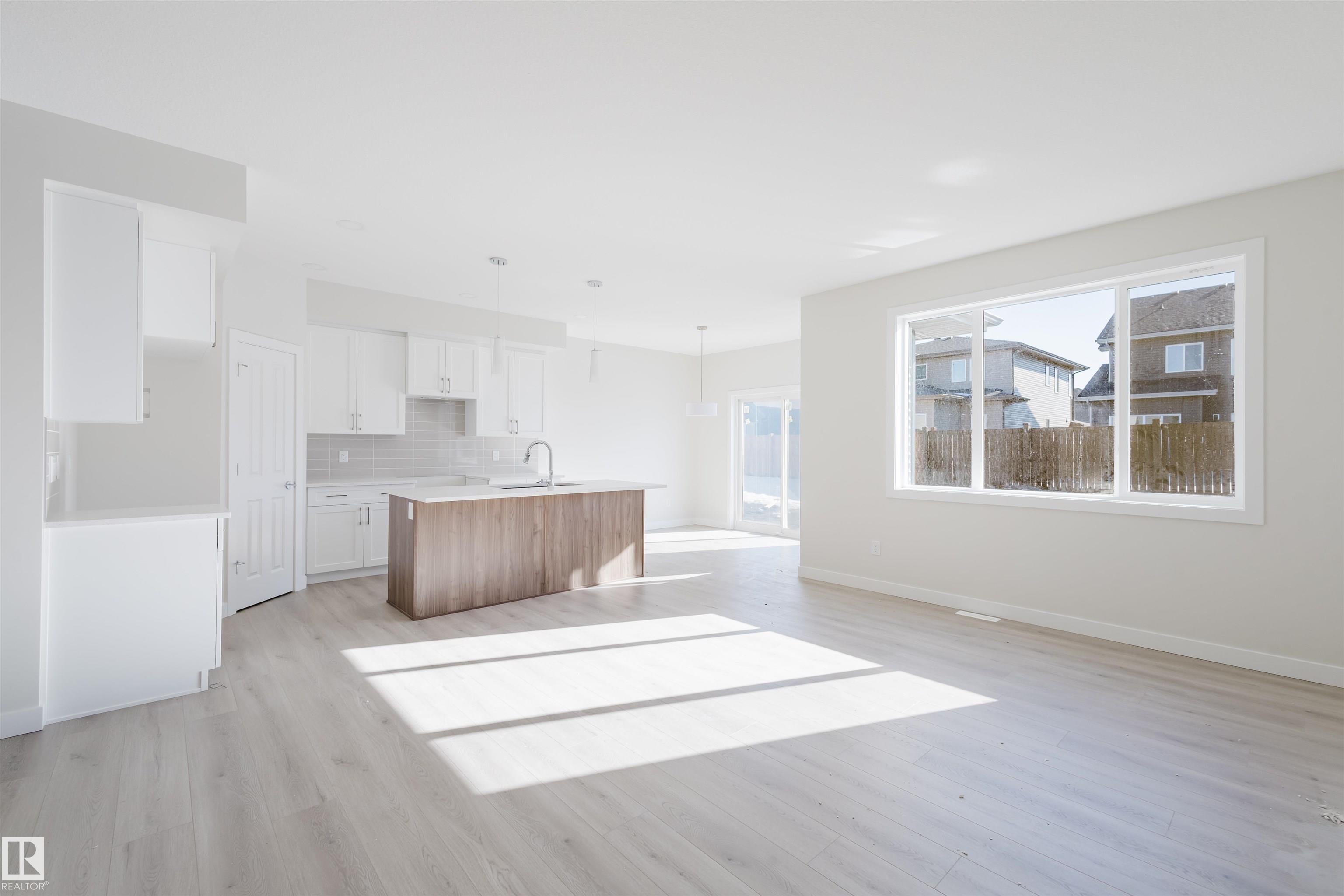 Photo 9 at 5107 71 Street, Elan, Beaumont