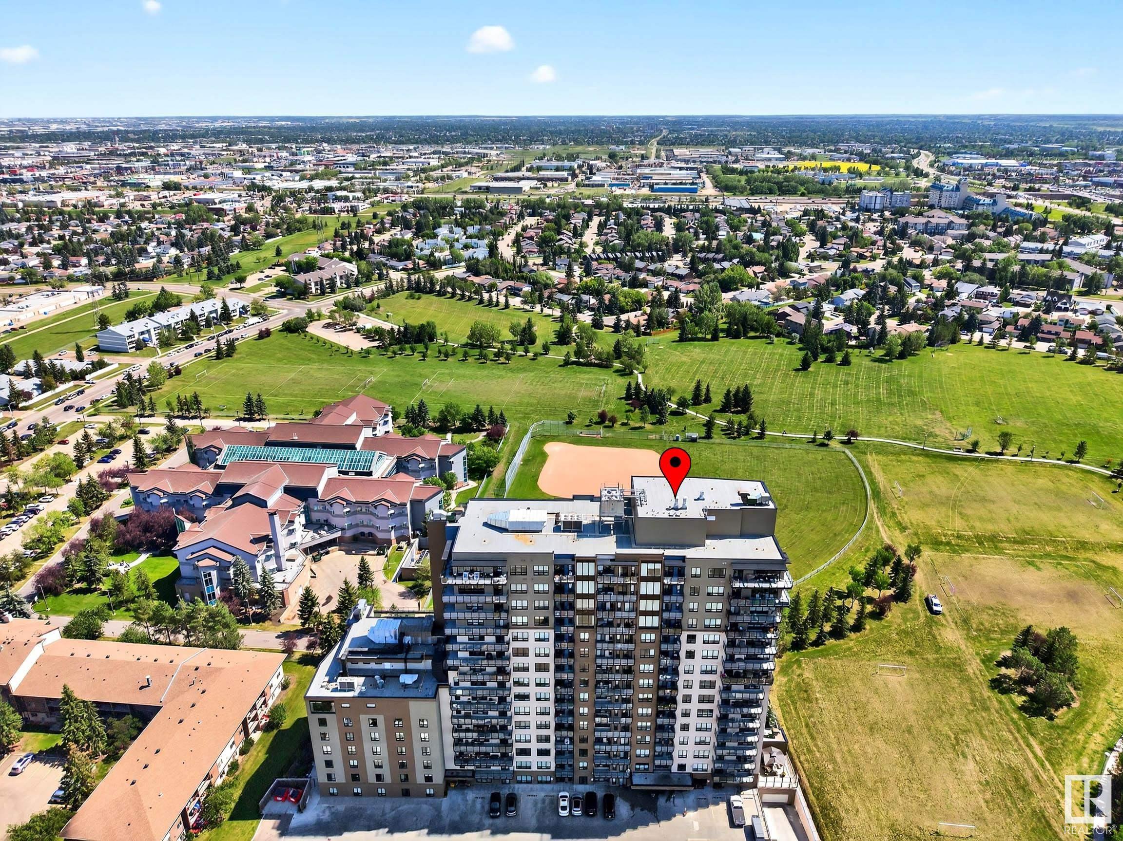 http://cdnparap120.paragonrels.com/ParagonImages/Property/p12/RAE/225361277/47/0/0/850240a712d387df2920a3337cbd0d00/1/d4e31f962c7b30267cfe044e18a81848/225361277-527c3146-ba79-4d5c-8c32-d418af6e8e41.JPG