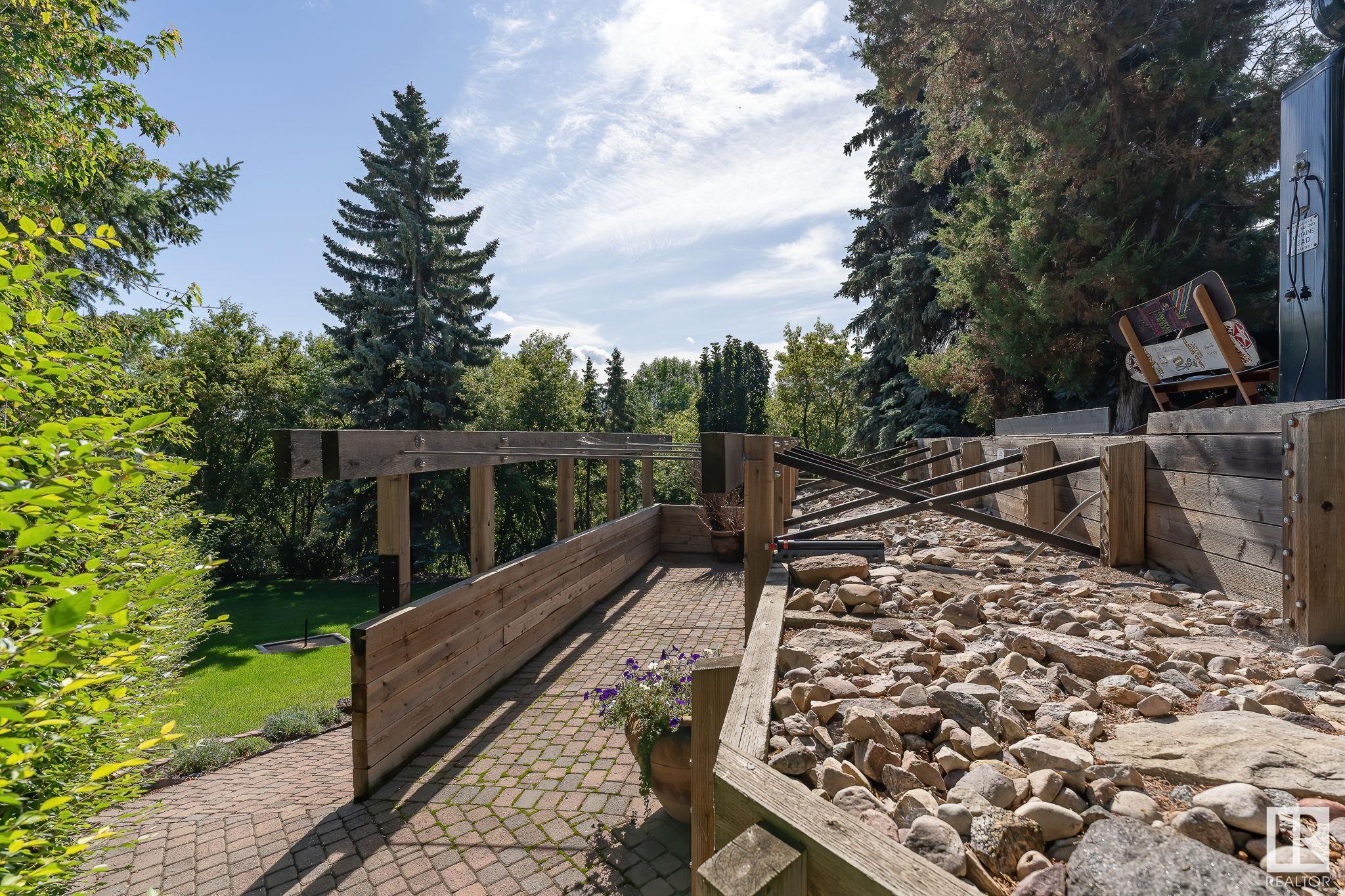 http://cdnparap120.paragonrels.com/ParagonImages/Property/p12/RAE/225361292/18/0/0/a3d53e41d28a6f958ef5520d7a2bf5f7/1/e2b11c5f4039dd521eaeda2d7504f8fd/225361292-B20A8868-DF4C-4FB9-95F7-5812E5771345.JPG