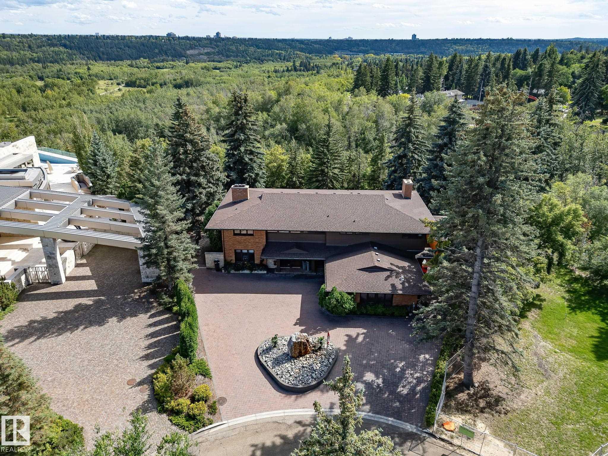 http://cdnparap120.paragonrels.com/ParagonImages/Property/p12/RAE/225361292/20/0/0/2855ee7fcdcd50cbe94ddcc6b7fbb81c/1/e2b11c5f4039dd521eaeda2d7504f8fd/225361292-3A65CC35-0776-4E44-B678-57393BFAB506.JPG