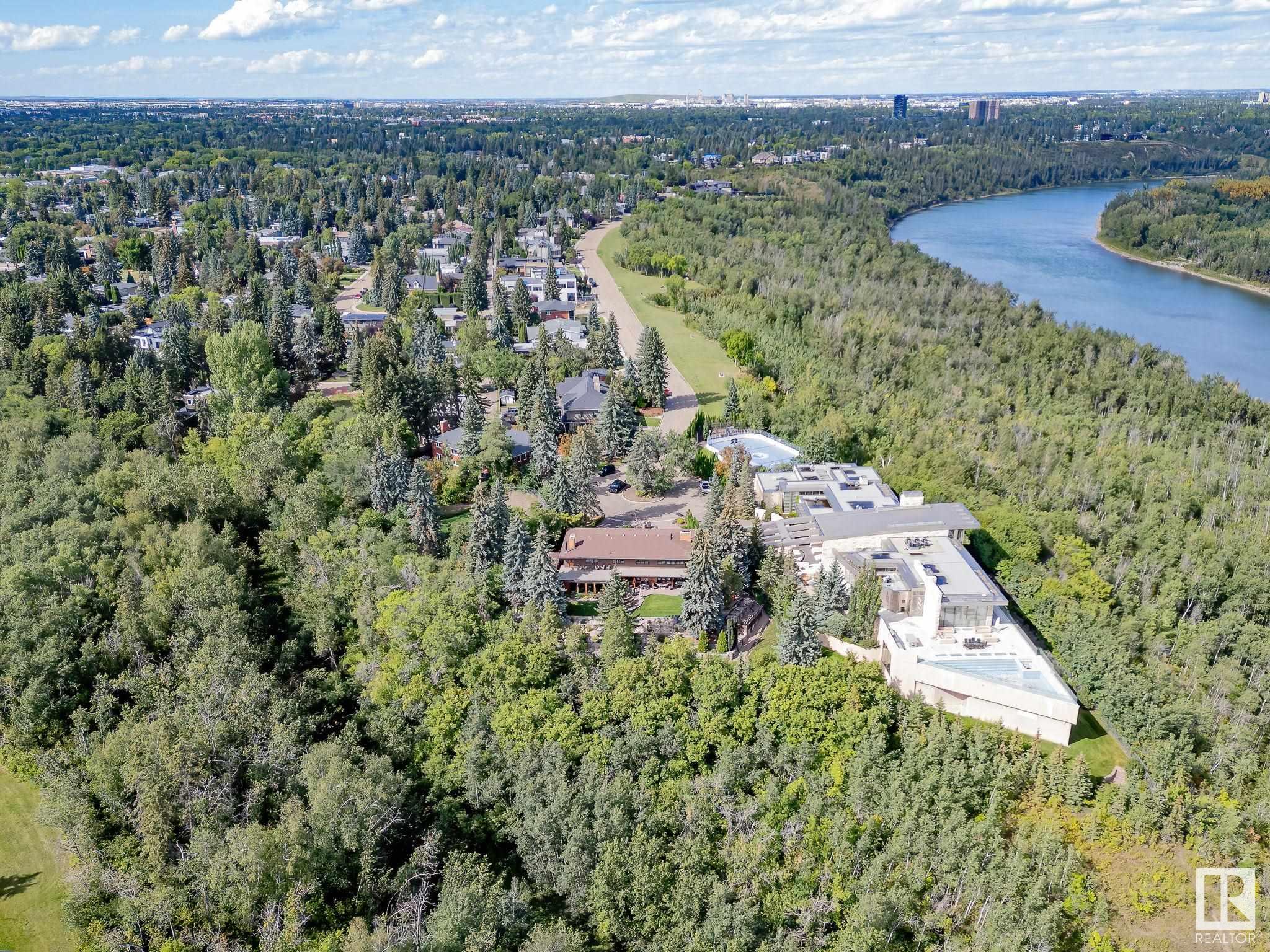 http://cdnparap120.paragonrels.com/ParagonImages/Property/p12/RAE/225361292/21/0/0/e6b4308839753560b76a7182f786945b/1/e2b11c5f4039dd521eaeda2d7504f8fd/225361292-45259F78-BE3D-4EC7-A02D-46EC5CBA2531.JPG