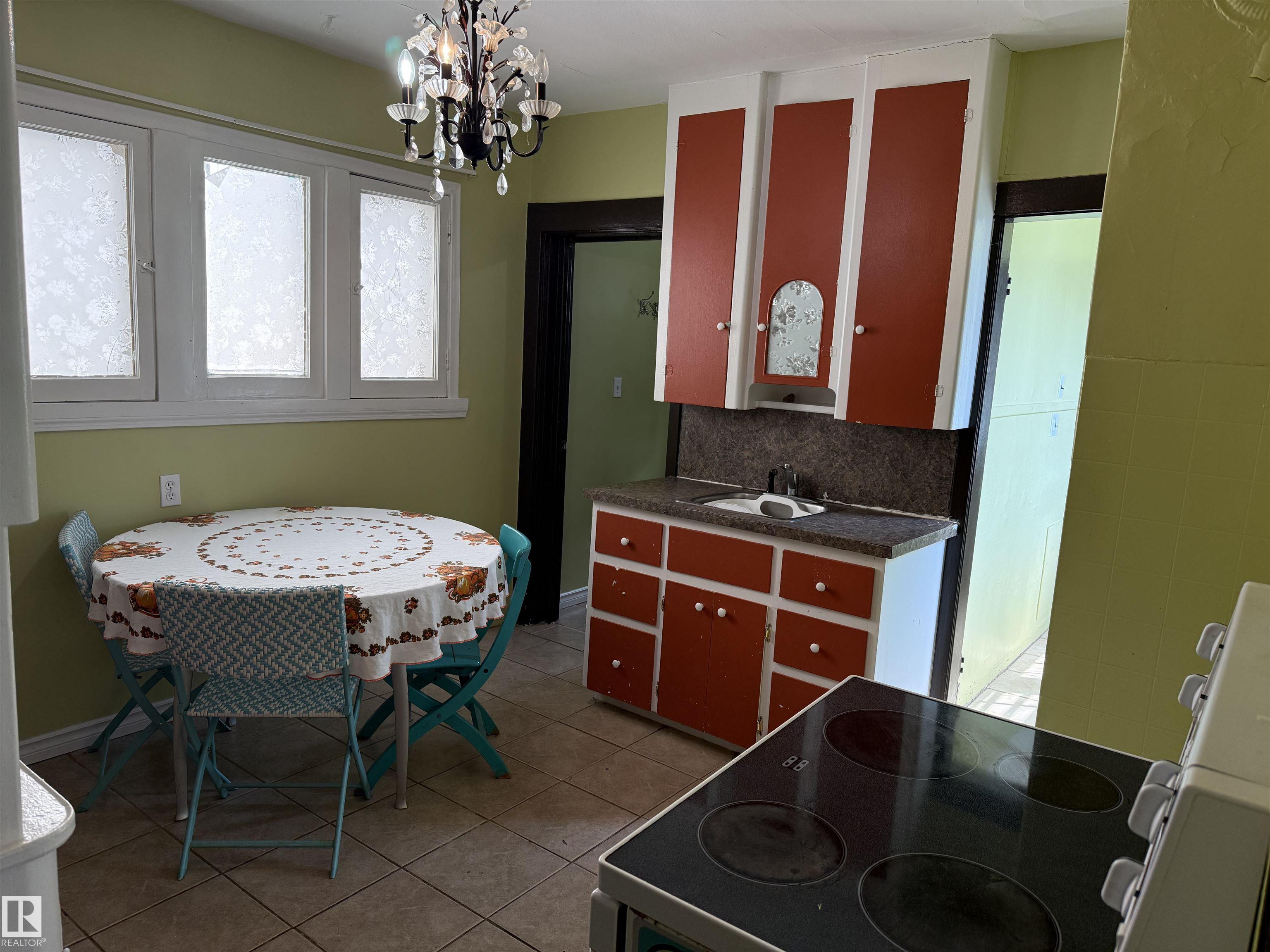 Photo 7 at 12027 93 Street NW, Alberta Avenue, Edmonton