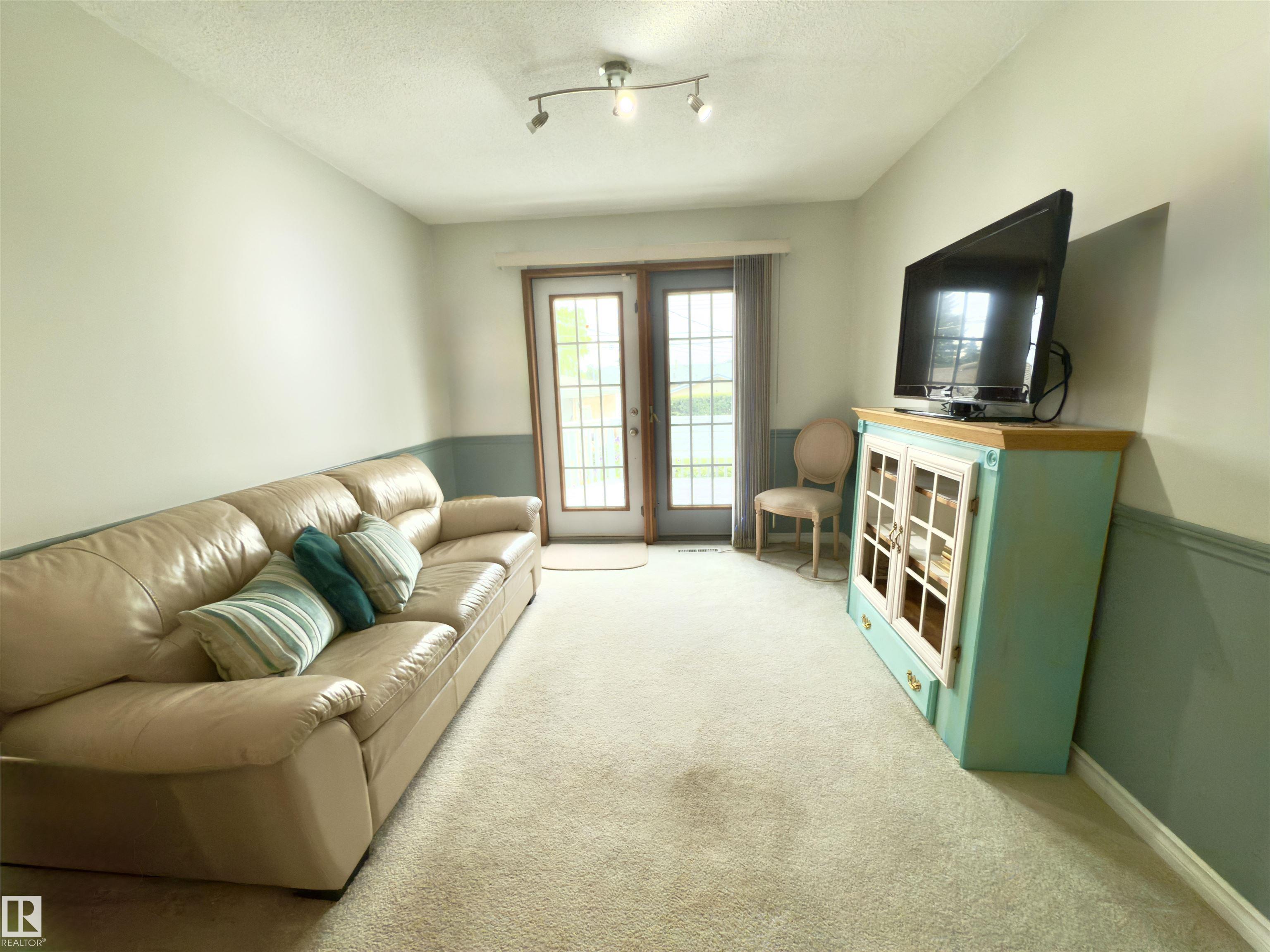 Photo 11 at 5619 140a Avenue NW, York, Edmonton