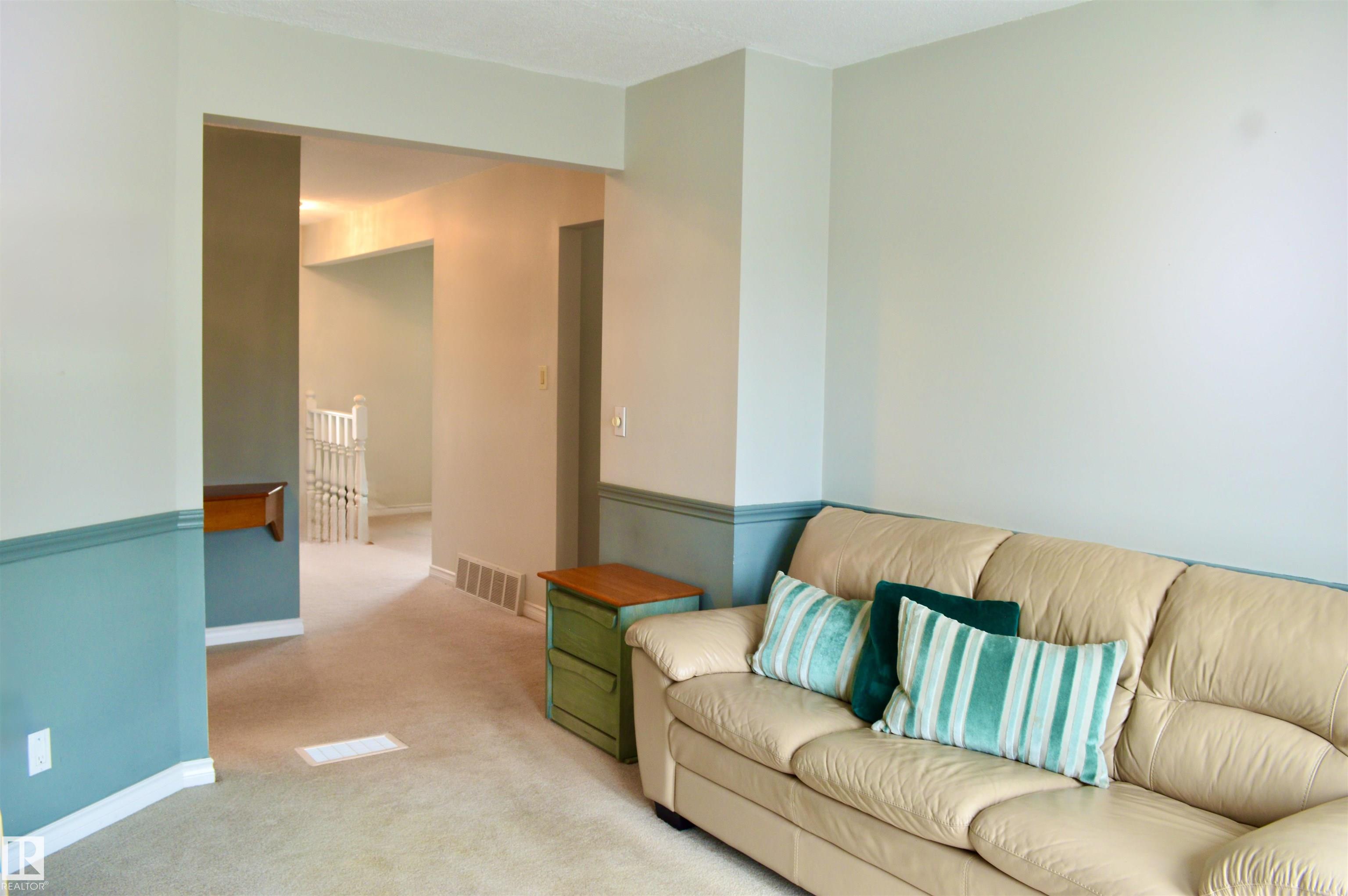 Photo 14 at 5619 140a Avenue NW, York, Edmonton