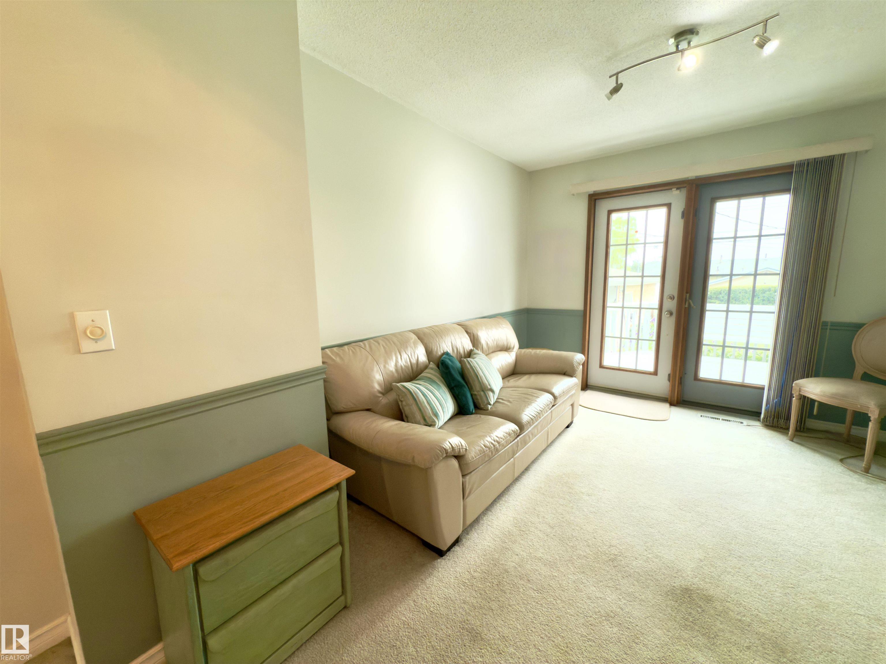 Photo 10 at 5619 140a Avenue NW, York, Edmonton