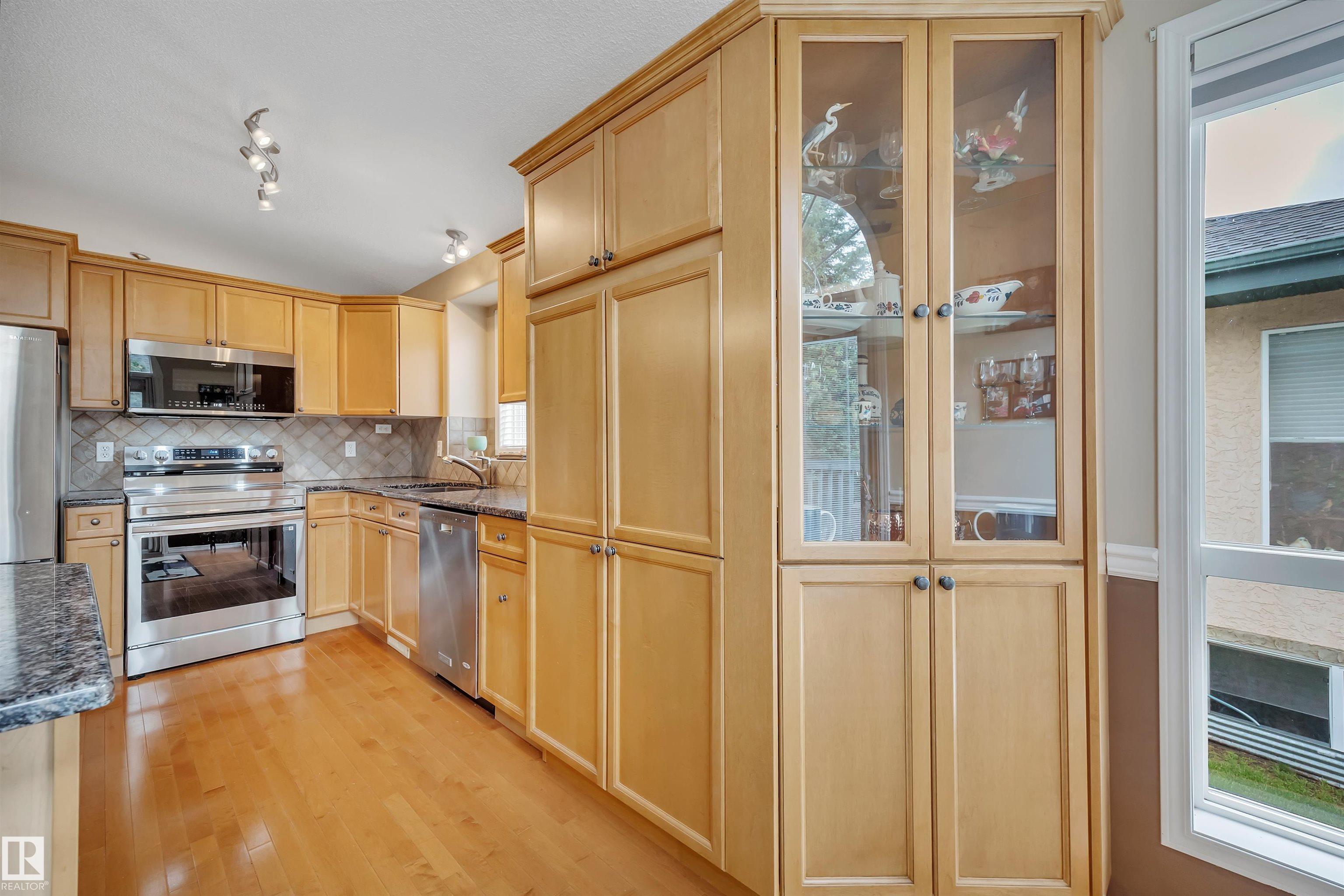 Photo 17 at 6 - 102 Bridgeport Crossing, Bridgeport, Leduc