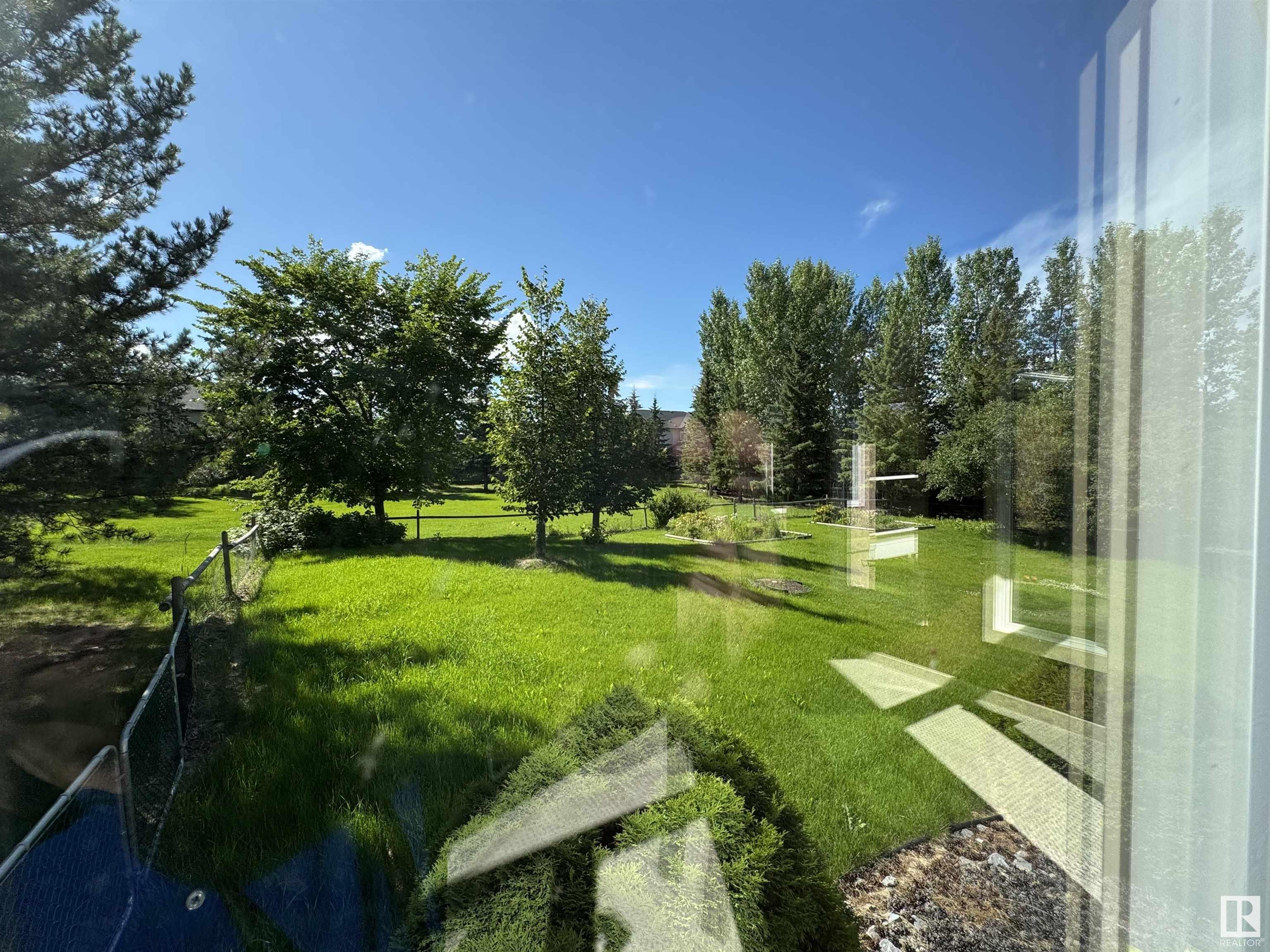 http://cdnparap120.paragonrels.com/ParagonImages/Property/p12/RAE/225361803/6/0/0/843adb3b837a99c2ce8676fdbeba3207/1/7829d7d2dd658fd5e8e528b22141b027/225361803-60e5925e-9076-4308-b34f-ab4c02a7fd90.JPG