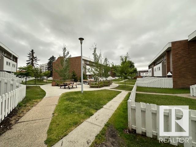 http://cdnparap120.paragonrels.com/ParagonImages/Property/p12/RAE/225361818/6/0/0/4f2380cbe98671d95b53047b0117a1b9/1/20ce6d78ab368fc1b5776ceaecfa83a1/225361818-038b3e18-3fbb-4713-866e-0a3bf2456956.JPG