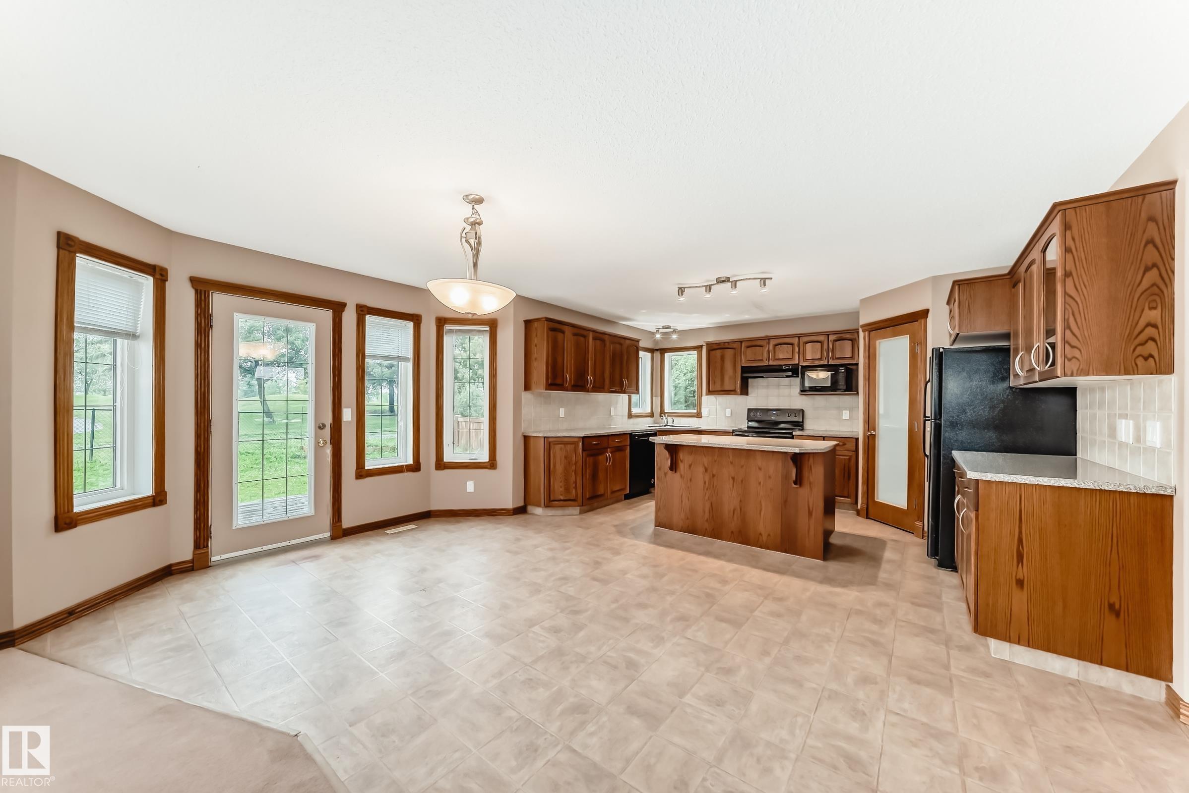 Photo 11 at 204 Reichert Drive, Coloniale Estates, Beaumont