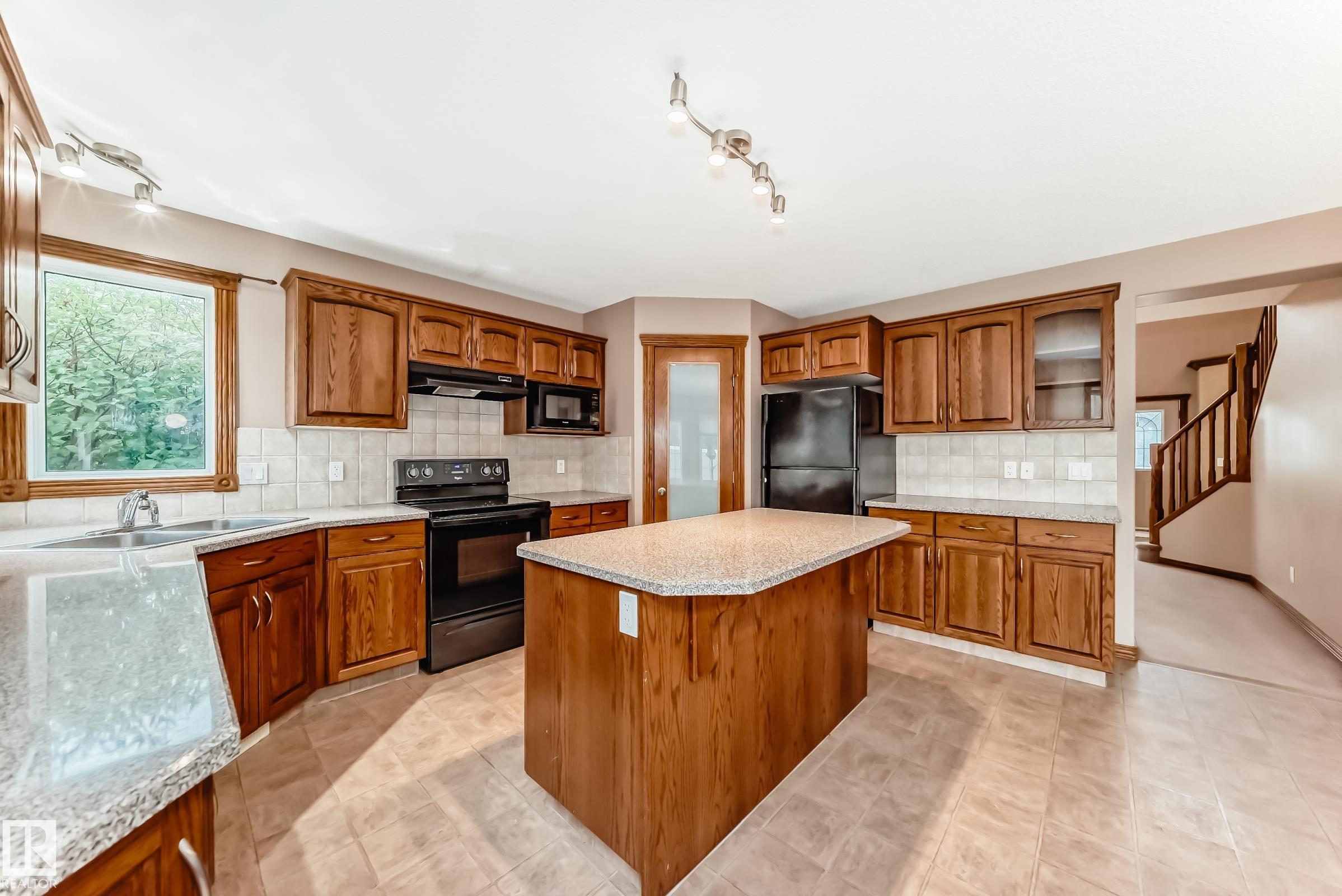 Photo 9 at 204 Reichert Drive, Coloniale Estates, Beaumont