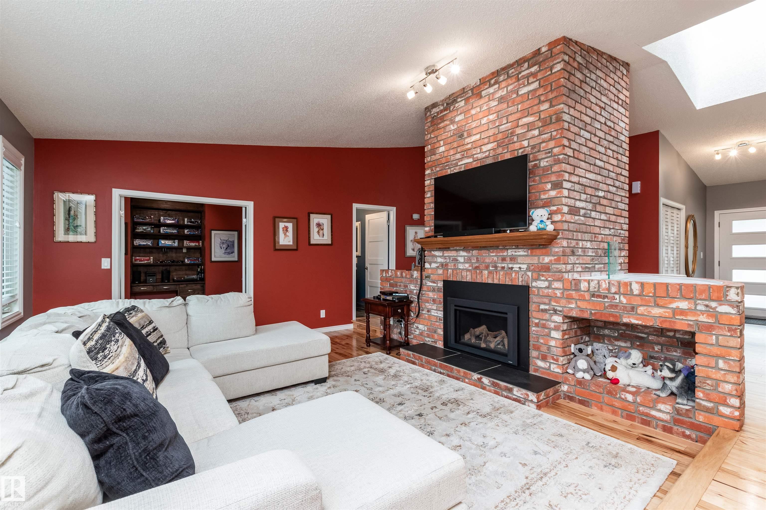 Photo 12 at 8 Carmel Close, Craigavon, Sherwood Park
