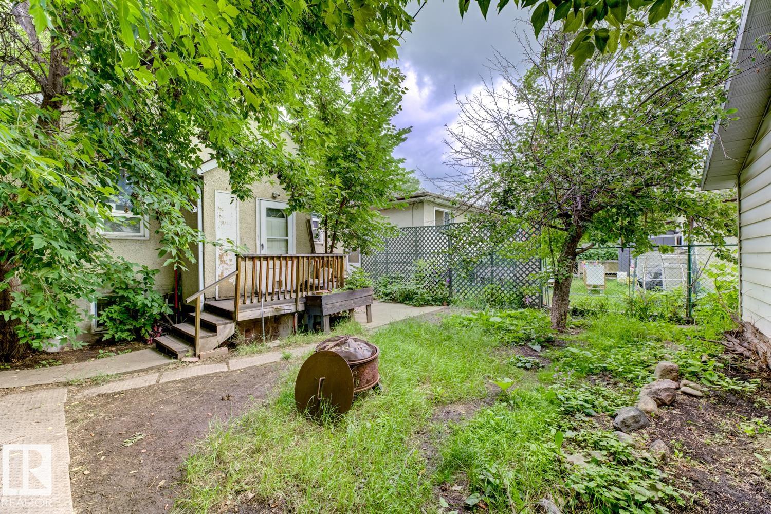 http://cdnparap120.paragonrels.com/ParagonImages/Property/p12/RAE/225362119/6/0/0/cbc7ef8e02a9e55b9e770fa0c9bd2d72/1/e99680fc913d4b9f09ad9f823b3be4b8/225362119-e11318b9-0365-4137-ad47-15cc862abfb3.JPG