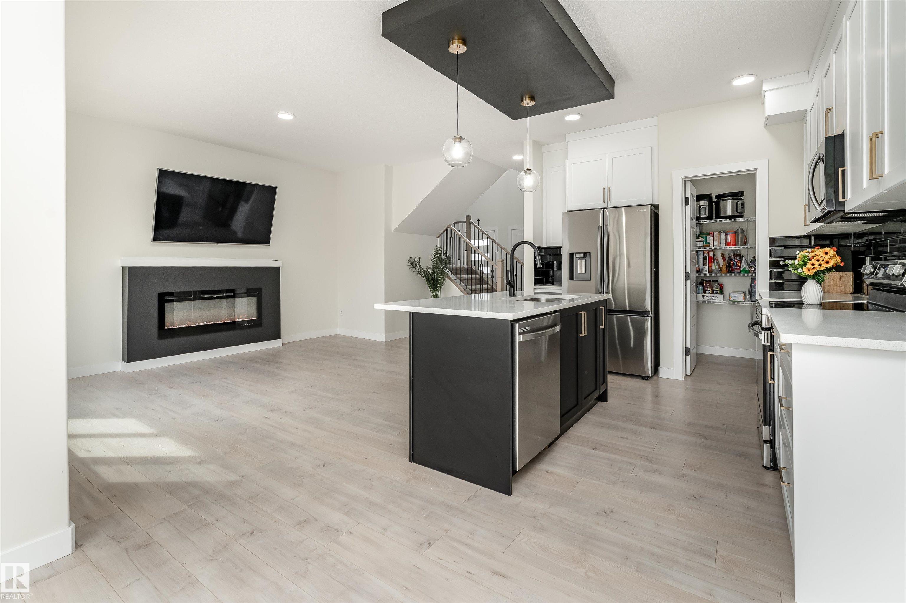 Photo 3 at 112 Bluff Cove, Black Stone, Leduc