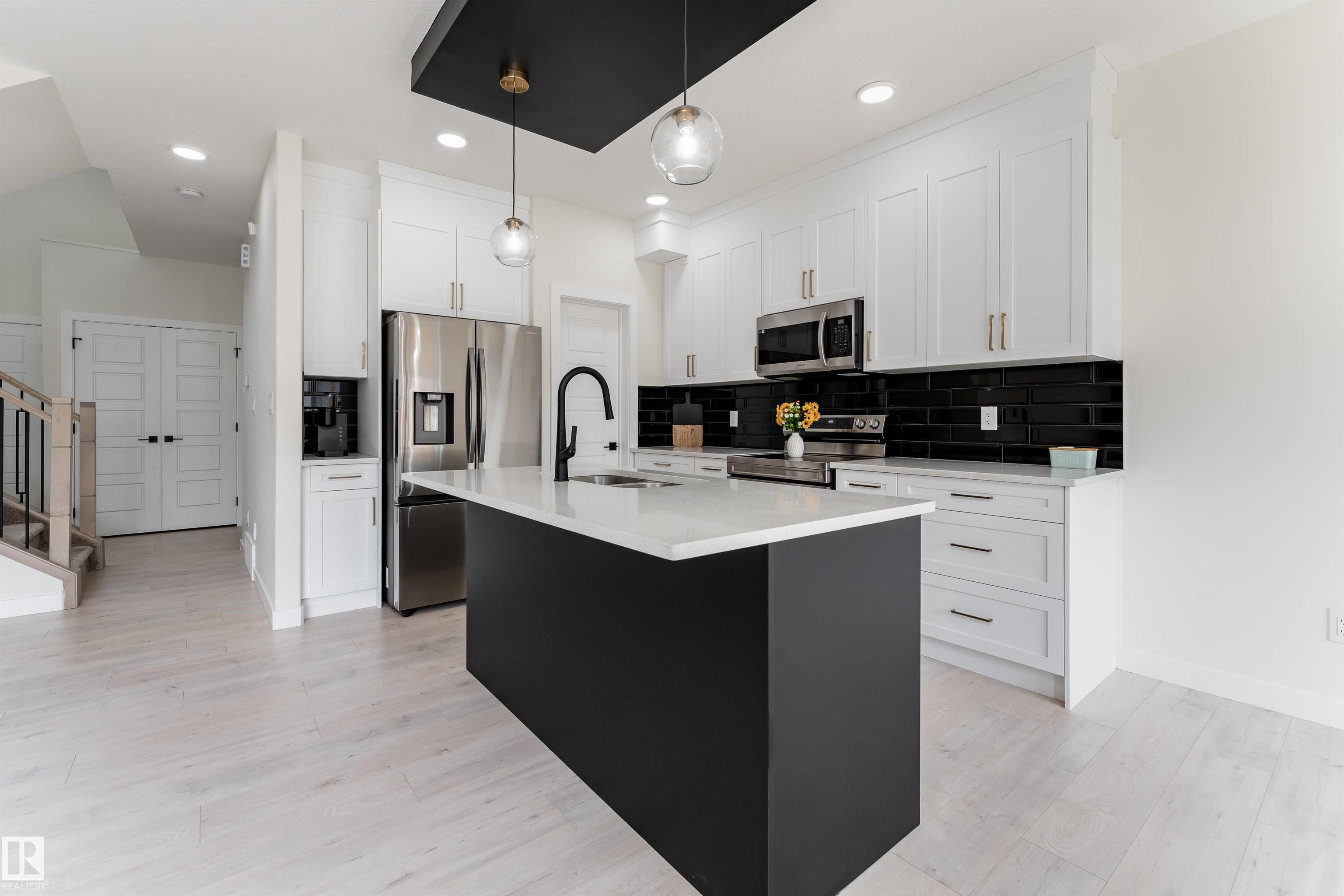 Photo 4 at 112 Bluff Cove, Black Stone, Leduc