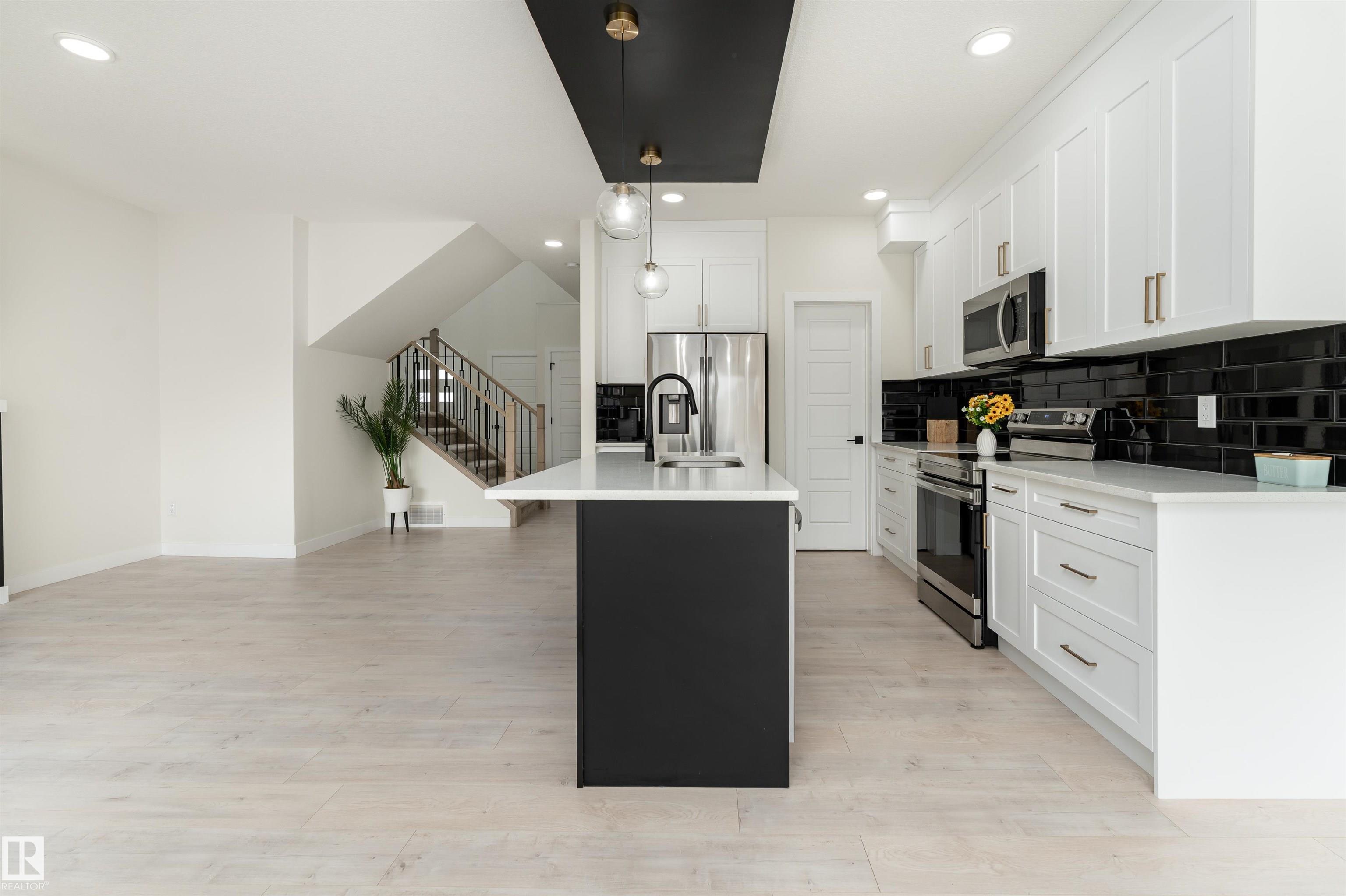 Photo 9 at 112 Bluff Cove, Black Stone, Leduc
