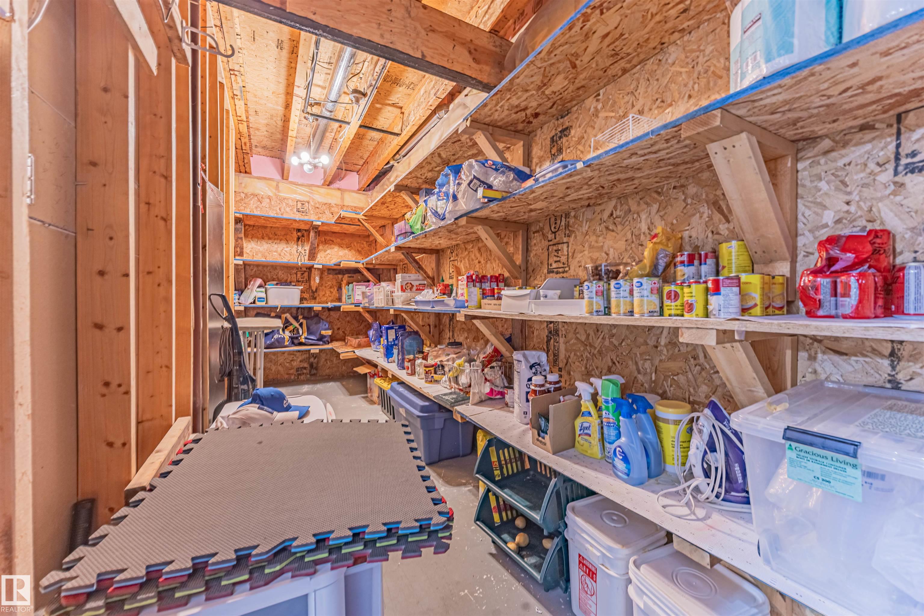 http://cdnparap120.paragonrels.com/ParagonImages/Property/p12/RAE/225362228/38/0/0/1d49db35b1ad5caa97dfc866e537744b/1/5a03503b8e482417d983904aac01ed57/225362228-D57A0CDF-B79A-4481-9ADE-BC14CD1AFF11.JPG