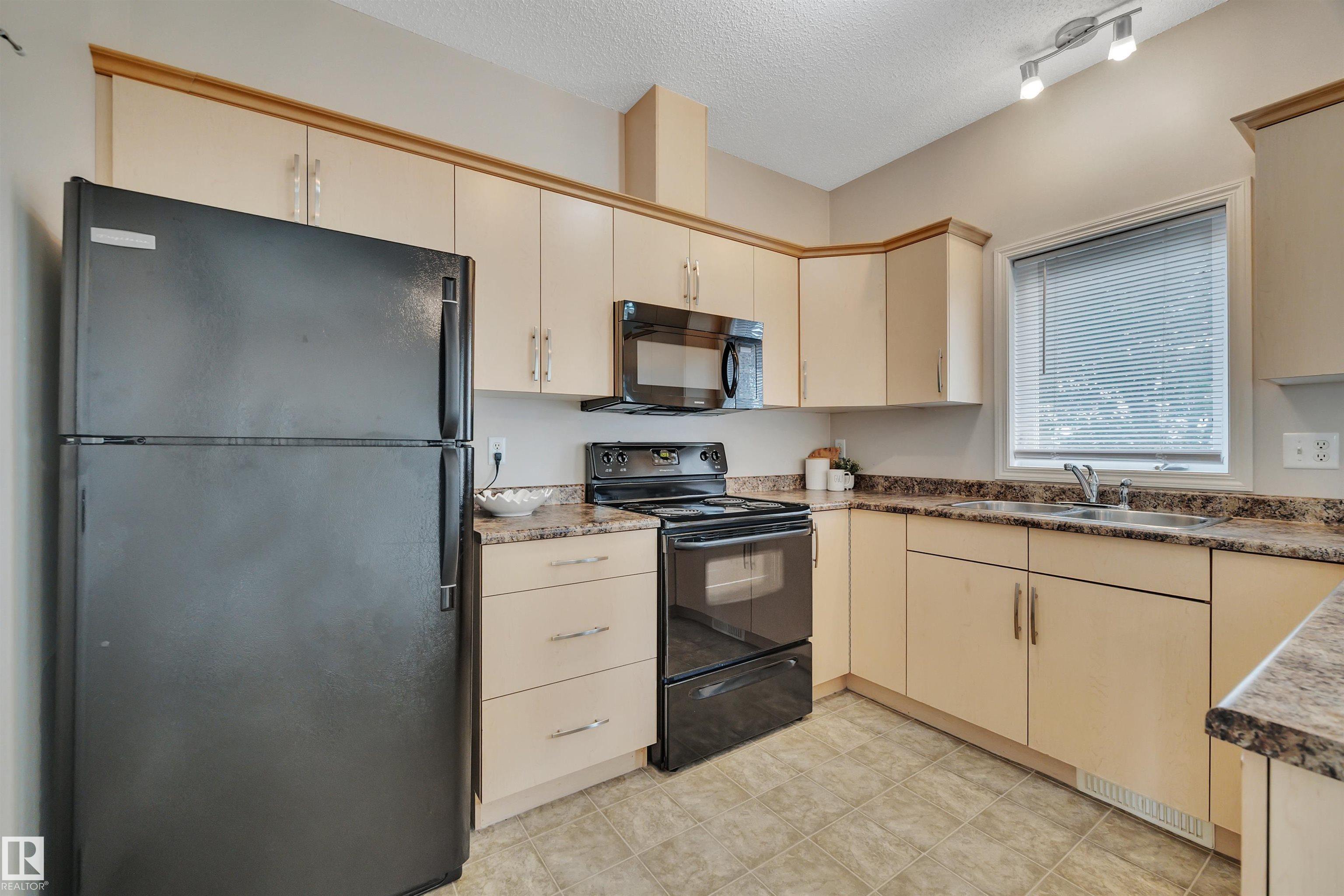 Photo 13 at 2 - 5102 30 Avenue, Place Chaleureuse, Beaumont