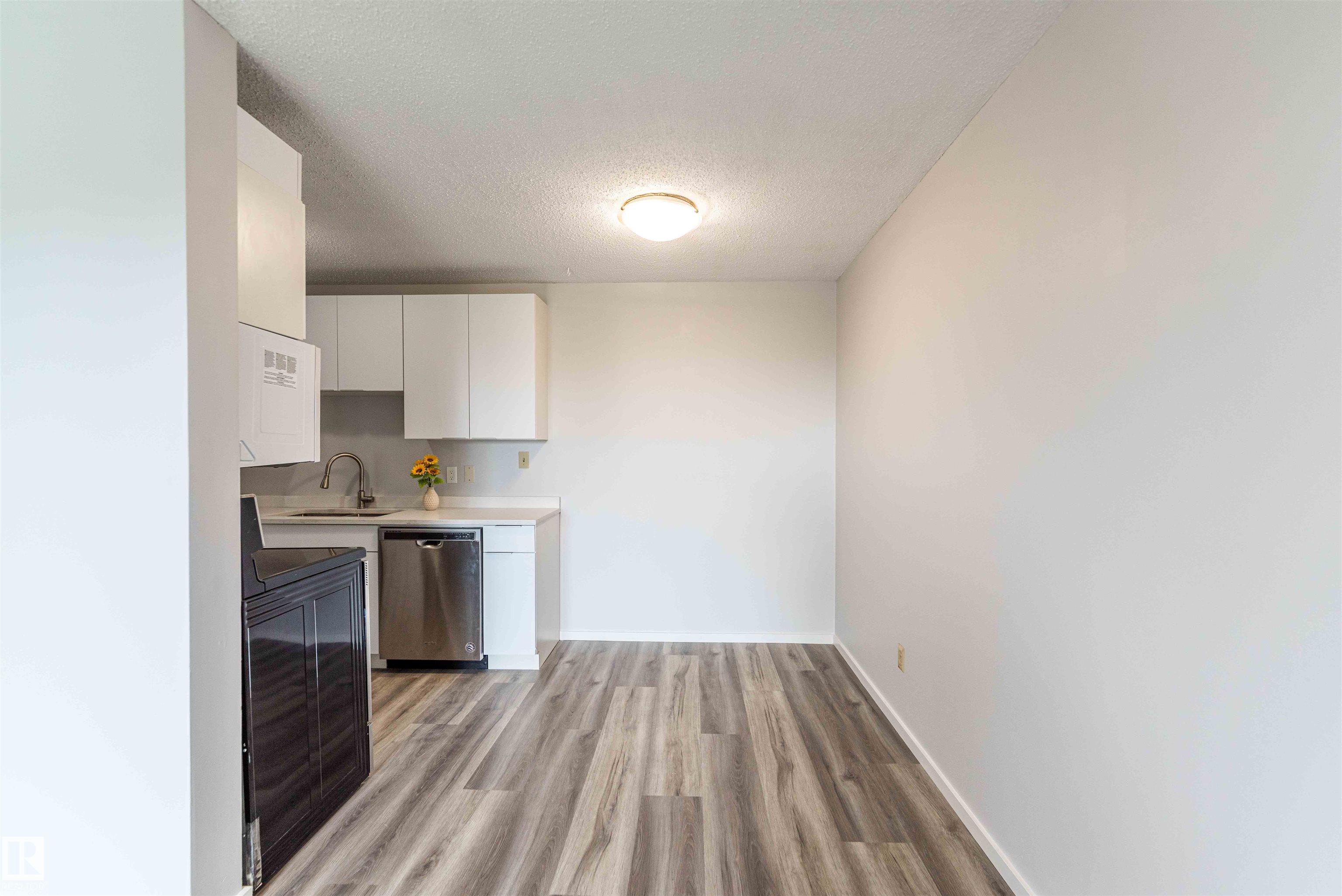 Photo 11 at 407 - 1945 105 Street NW, Keheewin, Edmonton