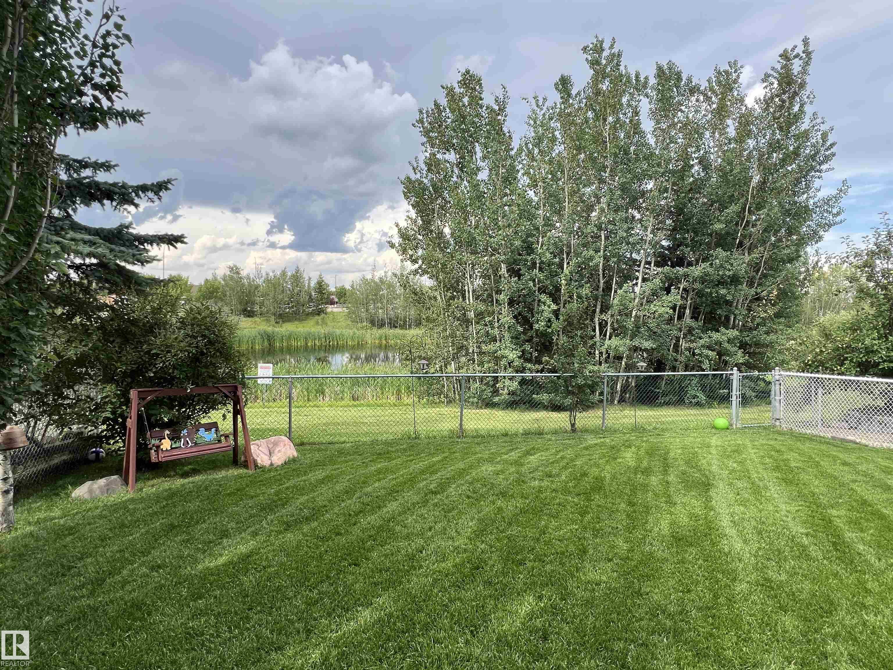 http://cdnparap120.paragonrels.com/ParagonImages/Property/p12/RAE/225362468/42/0/0/81f376dc267f59292e80cf58c1e1b8db/1/c3a7ece168955b4e65c74d33e1d71369/225362468-dcdbc9f4-09c0-4a99-a7b0-253137bf56a2.JPG