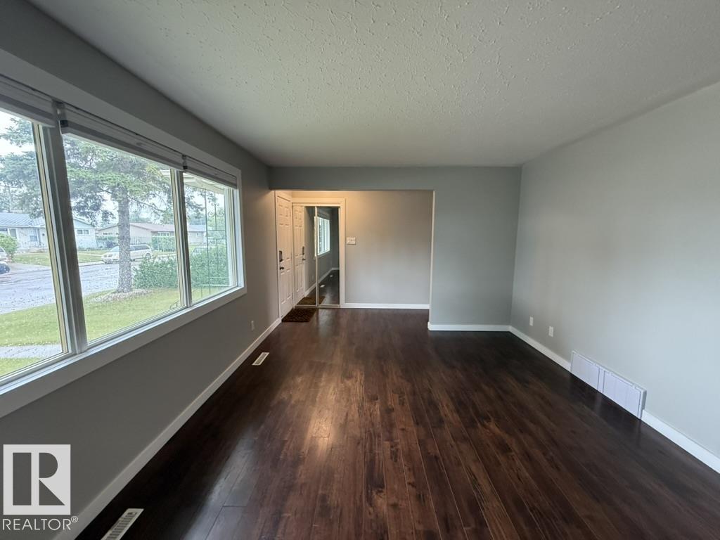Photo 5 at 7323 130 Avenue NW, Balwin, Edmonton