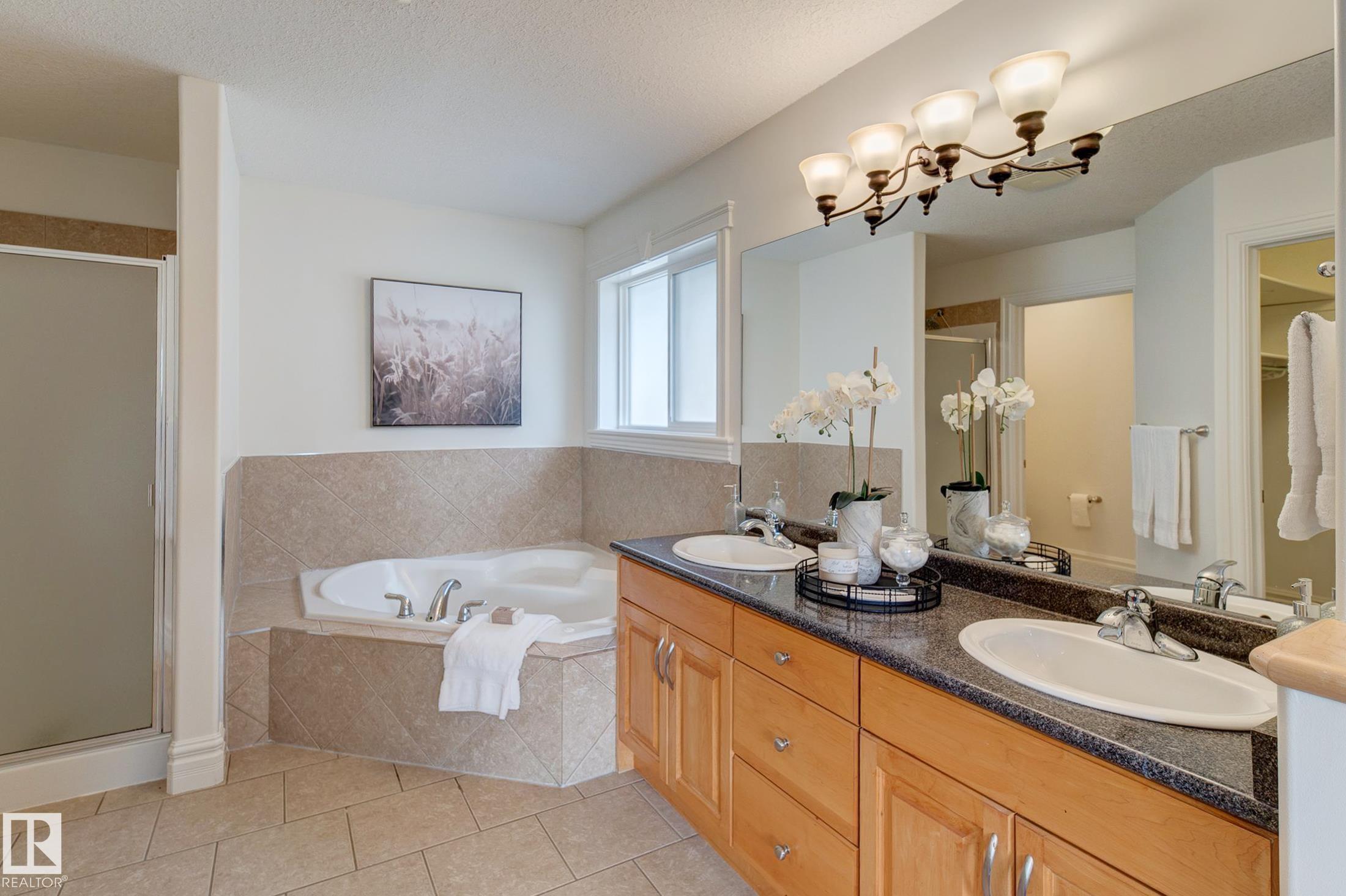 Photo 37 at 3020 Macneil Way NW, Magrath Heights, Edmonton