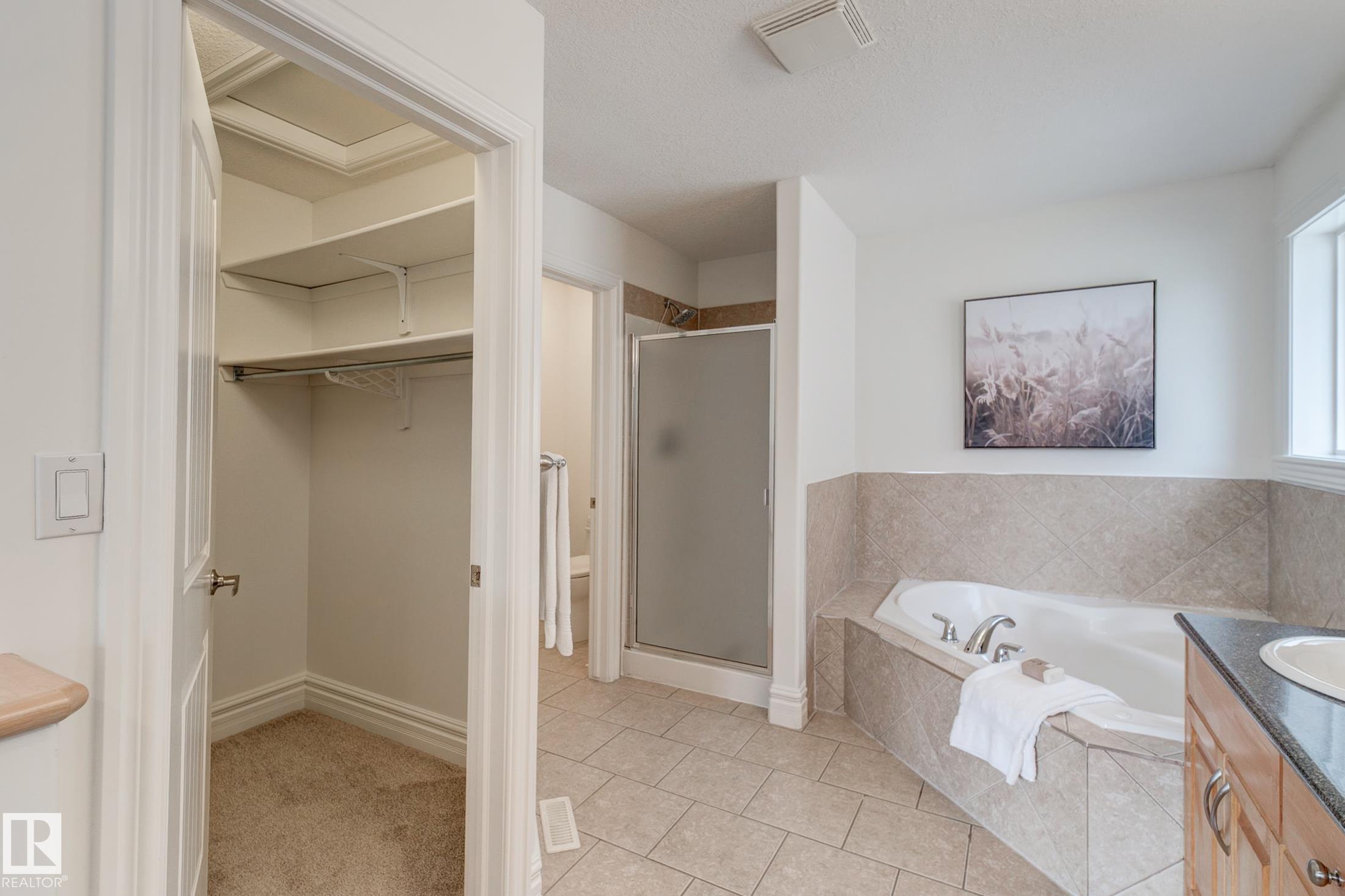 Photo 39 at 3020 Macneil Way NW, Magrath Heights, Edmonton