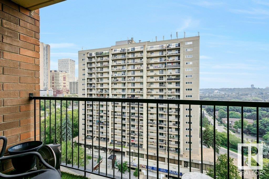 http://cdnparap120.paragonrels.com/ParagonImages/Property/p12/RAE/225362755/23/0/0/75fb2bbfda84ba1435ffe27717f48c2a/1/ef8d070b4b648dc9a9ffb8c53b1d8141/225362755-dcbbeb62-5815-4bda-8325-bdd621408e31.JPG