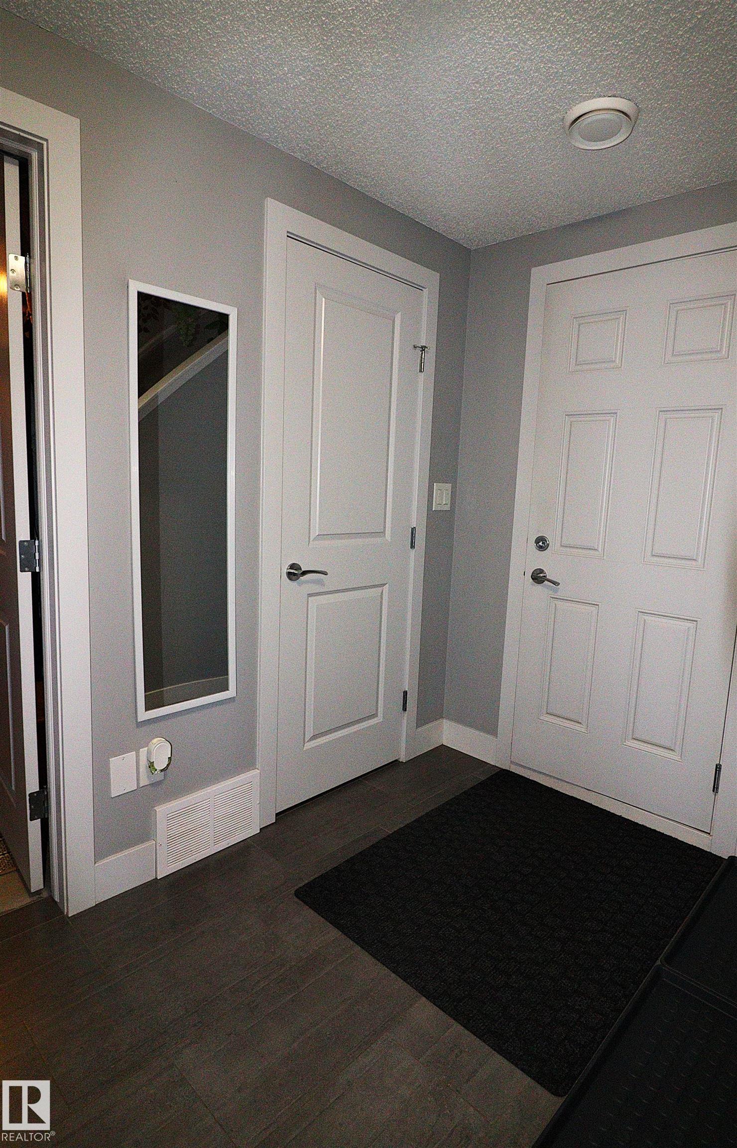 Photo 31 at 23 - 2922 Maple Way NW, Maple Crest, Edmonton