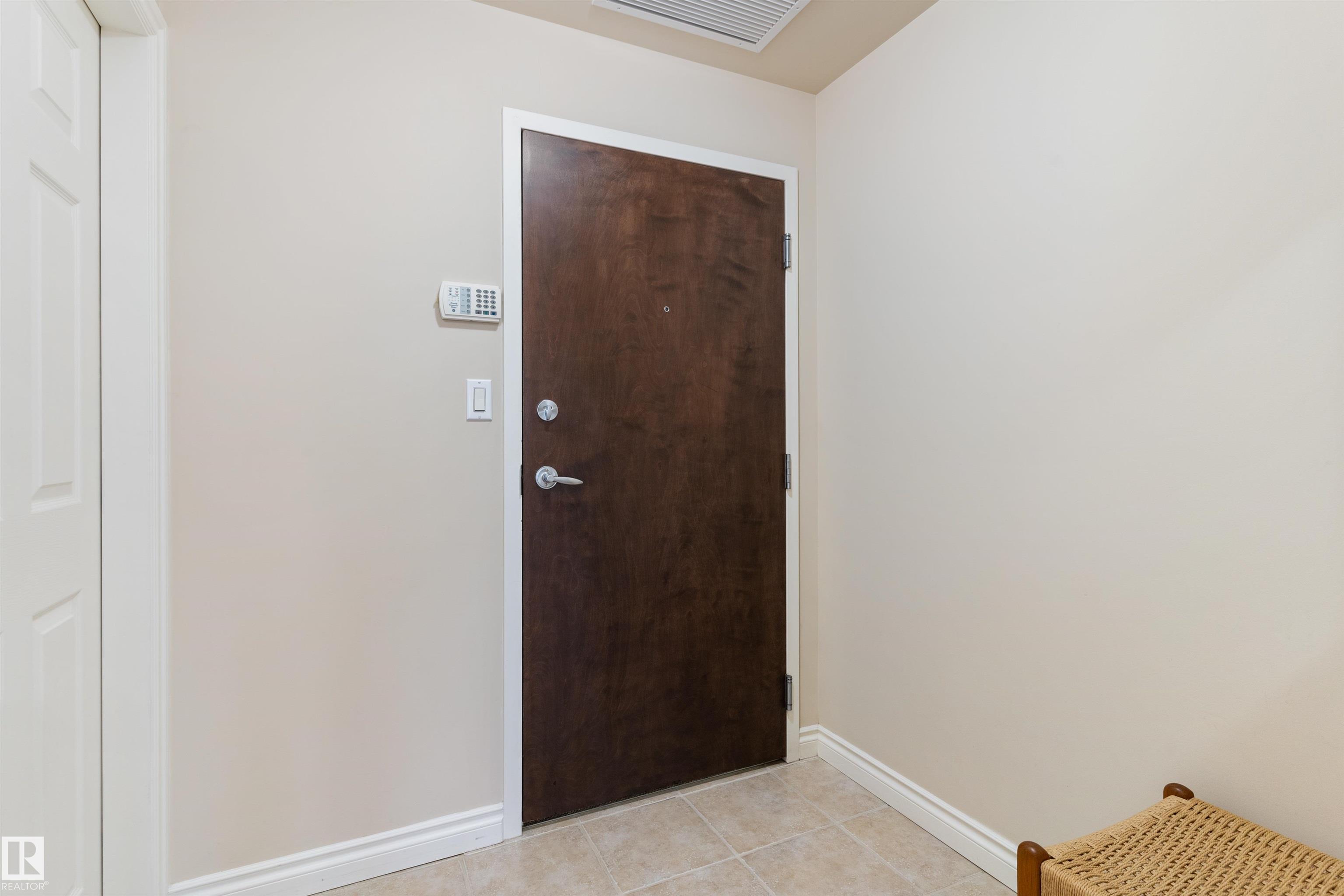 Photo 3 at 408 - 9020 Jasper Avenue NW, Boyle Street, Edmonton