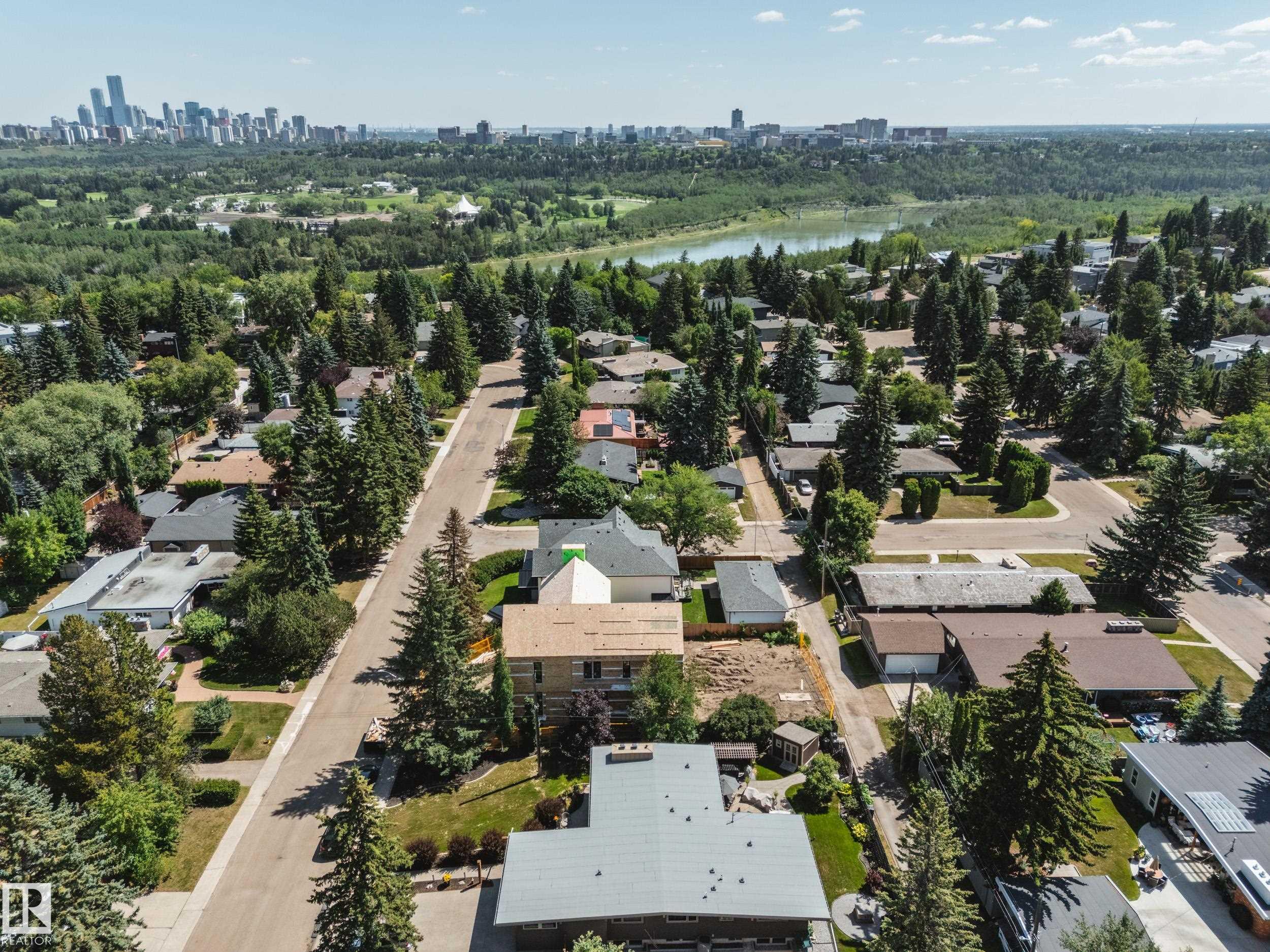 http://cdnparap120.paragonrels.com/ParagonImages/Property/p12/RAE/225362945/9/0/0/2e6bbb907b7abe29958e9edfe632312a/1/fa58d605d6e62568c81cf3e6fadbfb22/225362945-8513422b-3686-4a32-bdc1-eda0f336cd24.JPG