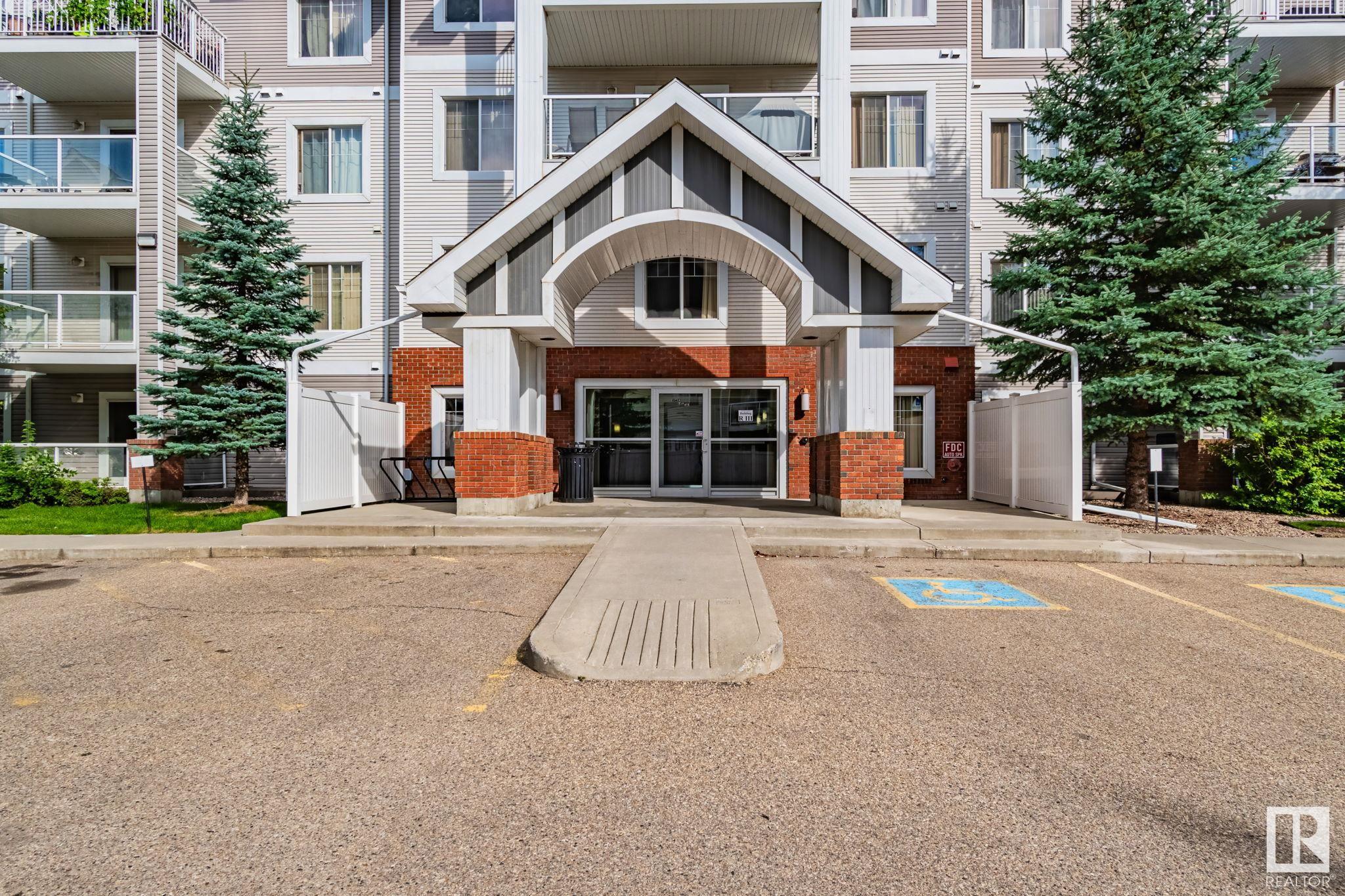 http://cdnparap120.paragonrels.com/ParagonImages/Property/p12/RAE/225362960/1/0/0/b6b3a19eb5cc7c90c12a63c49d719621/1/3b571ec37534165c25ca6675d5a0f899/225362960-7E4518C4-751D-4EBE-9BF7-1C2AEAD85ACC.JPG