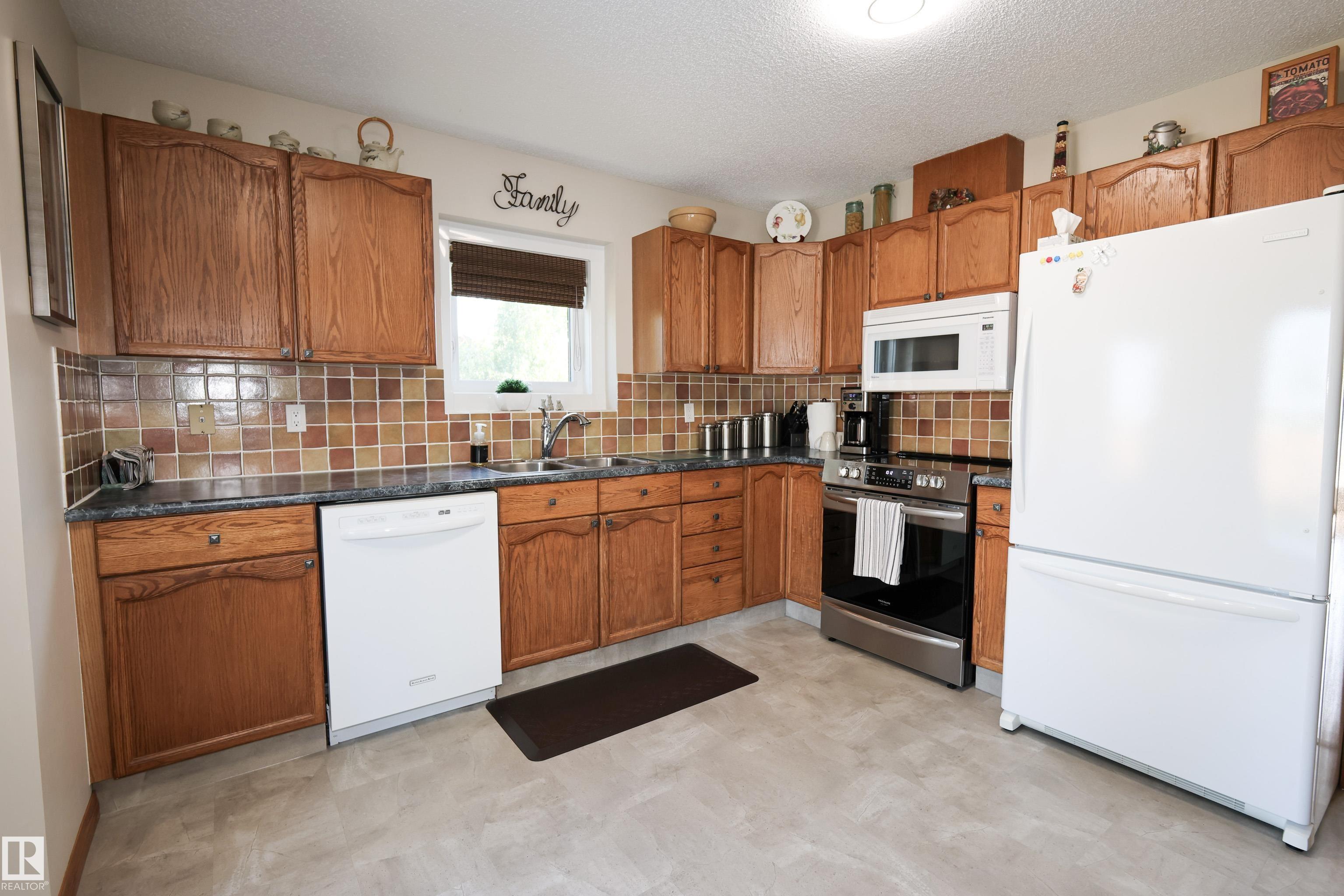 Photo 8 at 10408 89 Street, Morinville