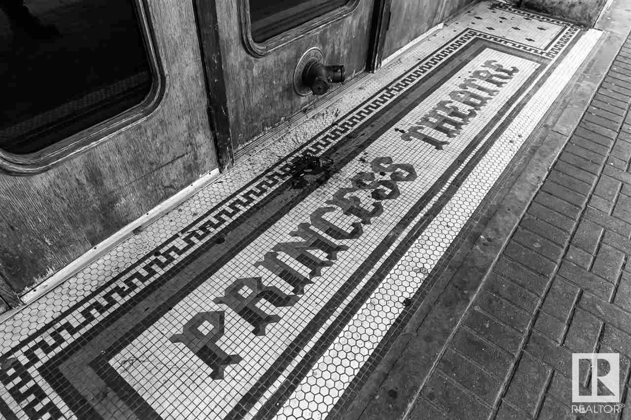 http://cdnparap120.paragonrels.com/ParagonImages/Property/p12/RAE/225363066/11/0/0/318aa000c861e985adfe789c8205326b/1/27bb02bc0a9811bdce4d2e47e9481234/225363066-30704A56-C26E-4F6D-9009-9CBEBD0DE7F0.JPG