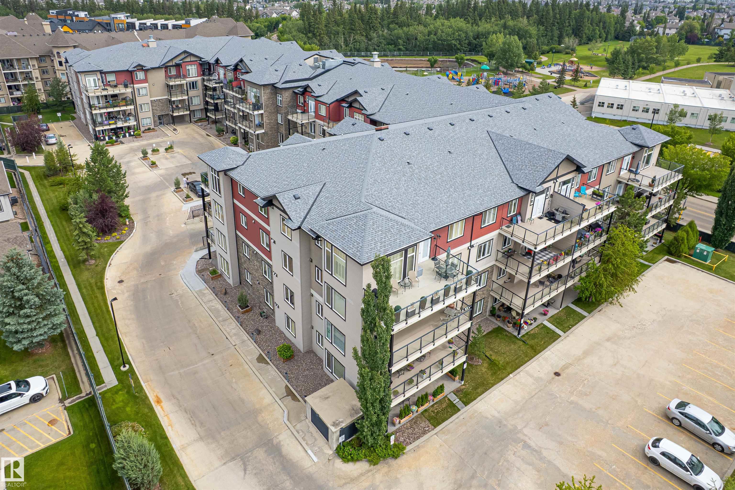 http://cdnparap120.paragonrels.com/ParagonImages/Property/p12/RAE/225363347/41/0/0/9d11f6899a7e520d662ddae3d46409ef/1/013efaeac2b6a177e9e47d59ac813f2e/225363347-11805f73-5891-43f3-9730-414c7aca7d38.JPG