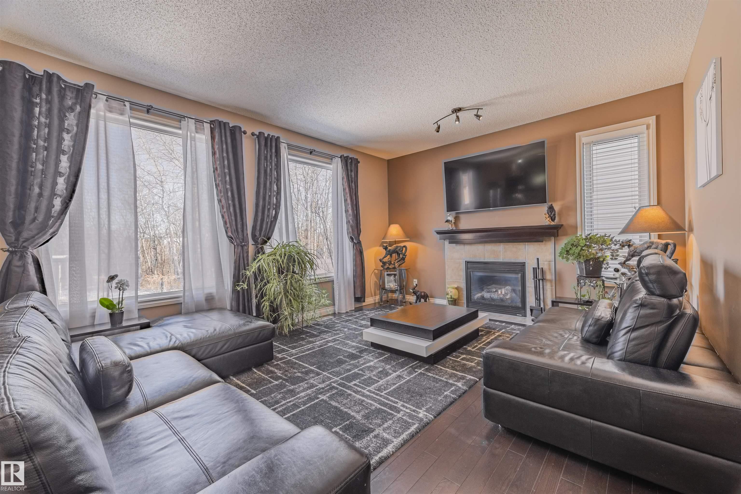 http://cdnparap120.paragonrels.com/ParagonImages/Property/p12/RAE/225363350/15/0/0/d7947213d500d9bcaa59715407a0f373/1/2ae249bb34dfbd9bf1840c13e5390e7b/225363350-42B43017-0DAD-4A8E-9CAA-D3BE2273350B.JPG