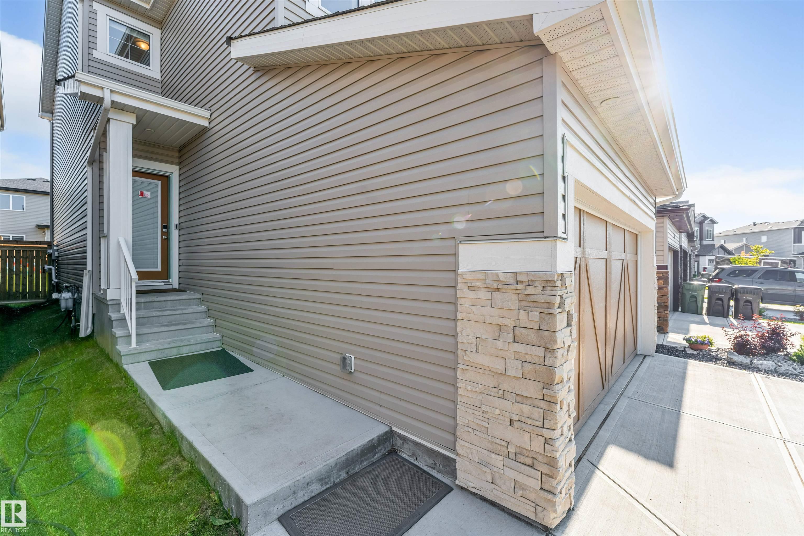 Photo 3 at 448 Roberts Crescent, Robinson, Leduc