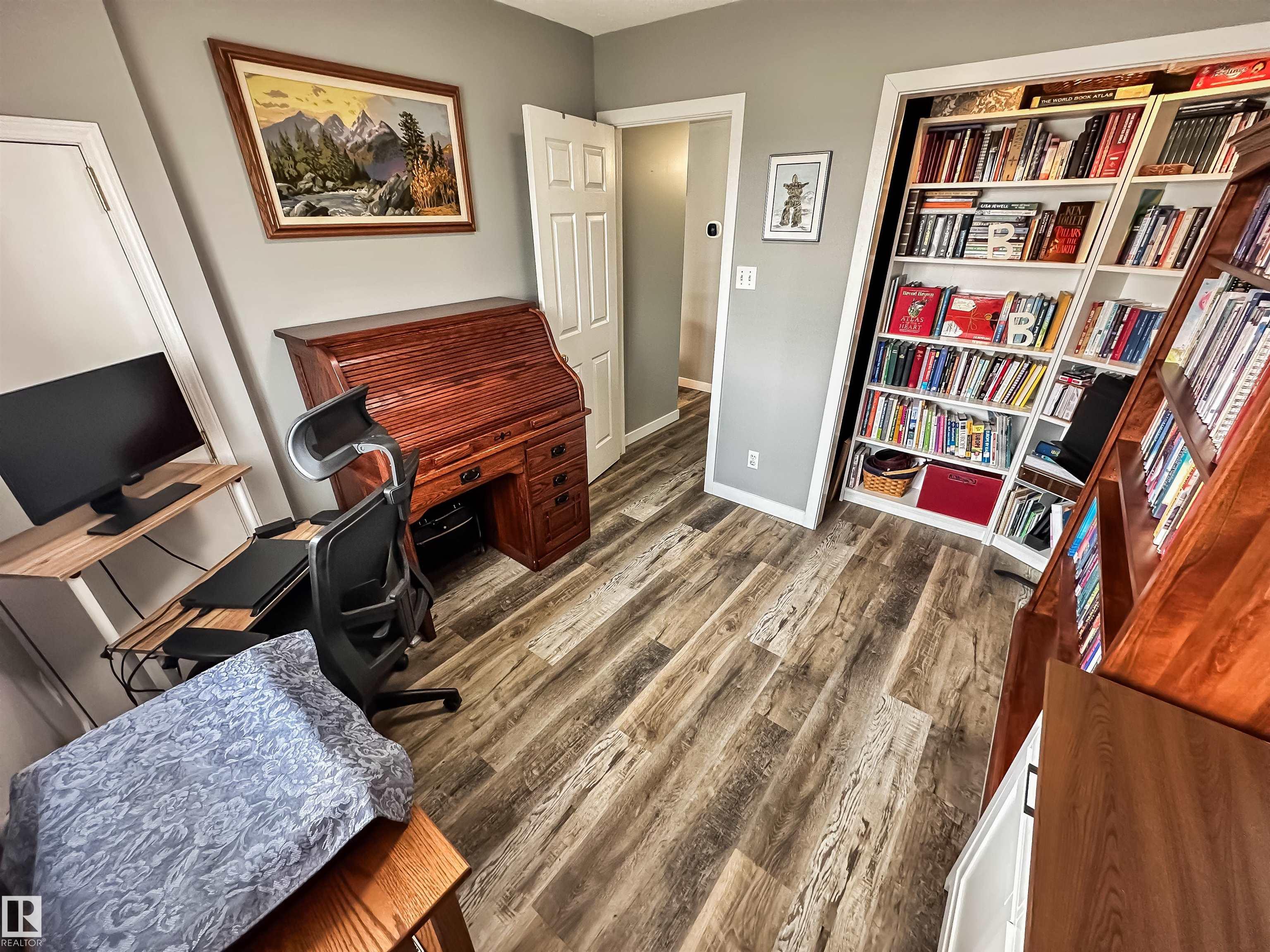 http://cdnparap120.paragonrels.com/ParagonImages/Property/p12/RAE/225363419/22/0/0/2019c0e123d0a136ba079e96da289c1e/1/3044f3e2299baf0a25021618a9358667/225363419-5F4E1A6A-D596-426C-800E-564C7A9A4B21.JPG