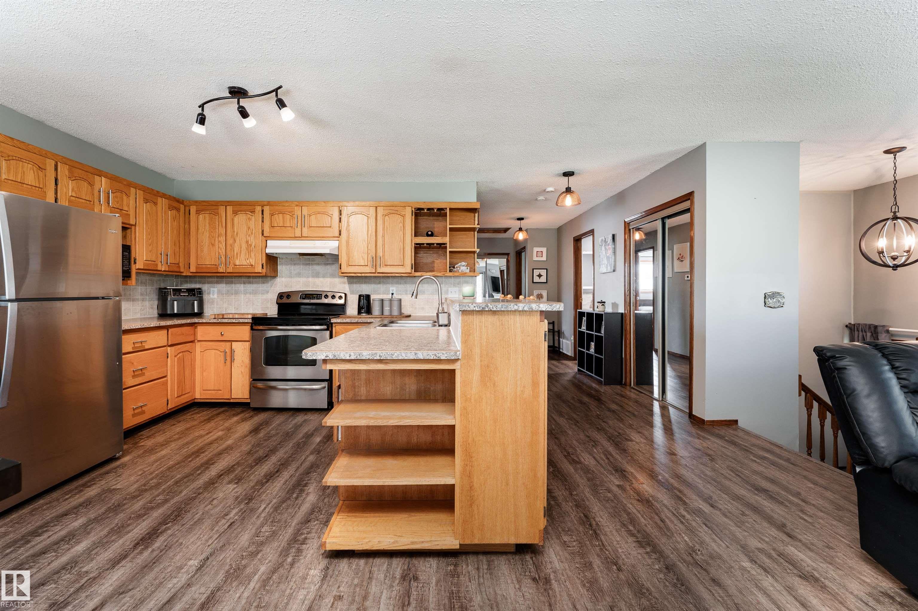 Photo 9 at 4 - 2228 Parkland Drive, Lake Country Prop., Rural Parkland County
