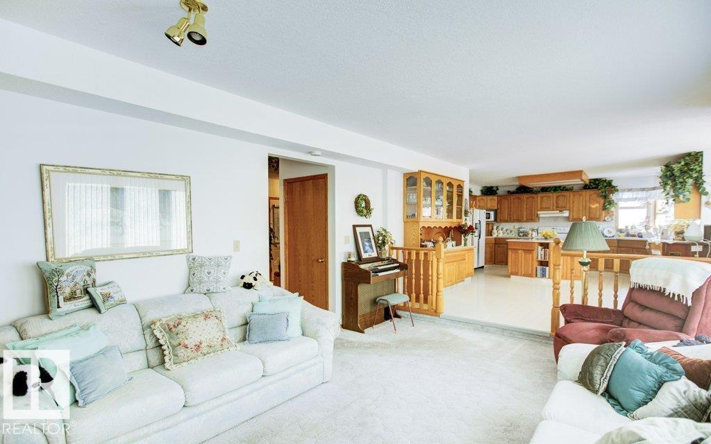 http://cdnparap120.paragonrels.com/ParagonImages/Property/p12/RAE/225363723/39/0/0/f93a465e83a6e0d263194398d7125a4f/1/82ede0ecbf343c0feb55eafaa97e093a/225363723-27eb1111-236a-42df-99eb-6872e1a81f10.JPG