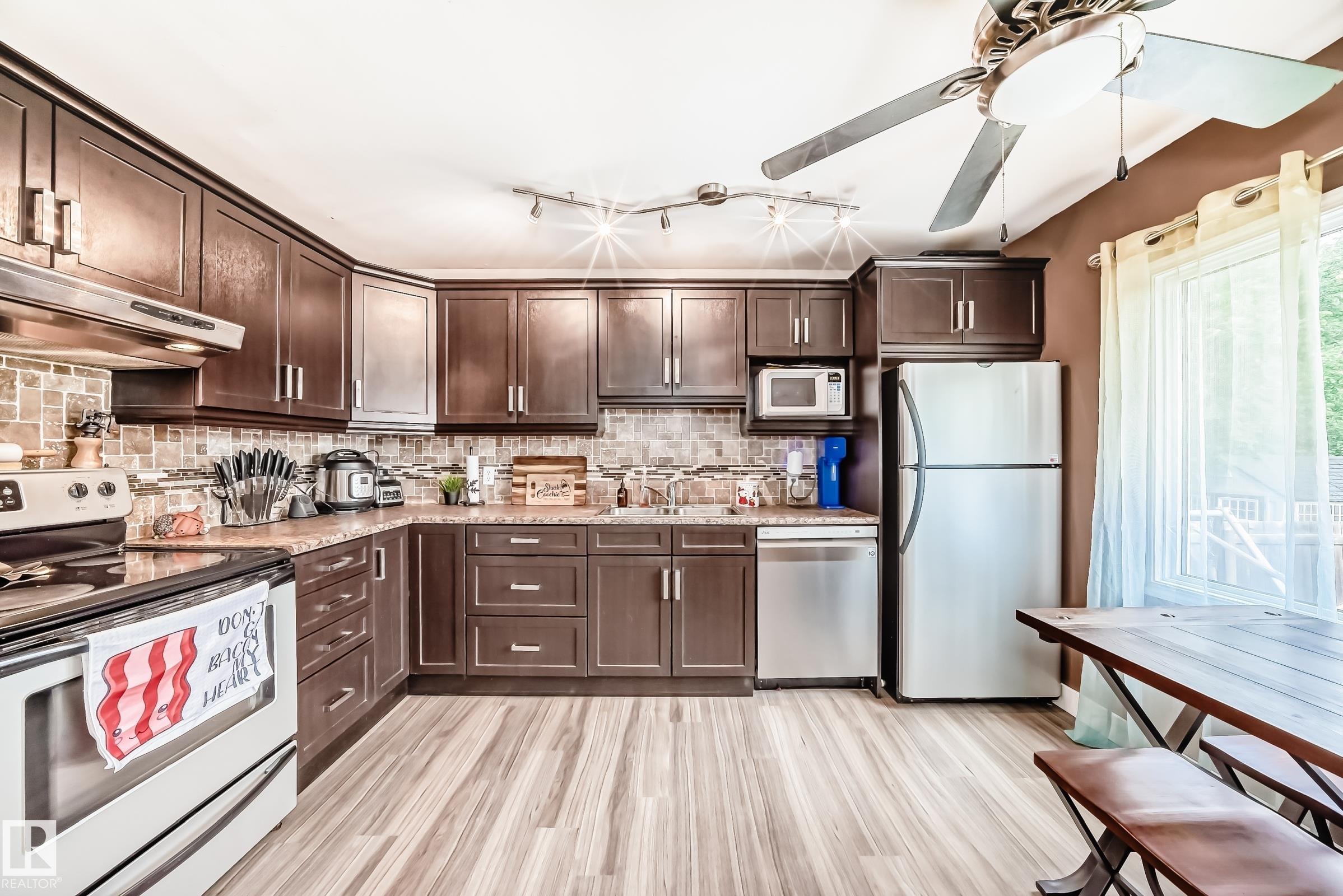 Photo 4 at 869 Village Mews, Village on the Lake, Sherwood Park