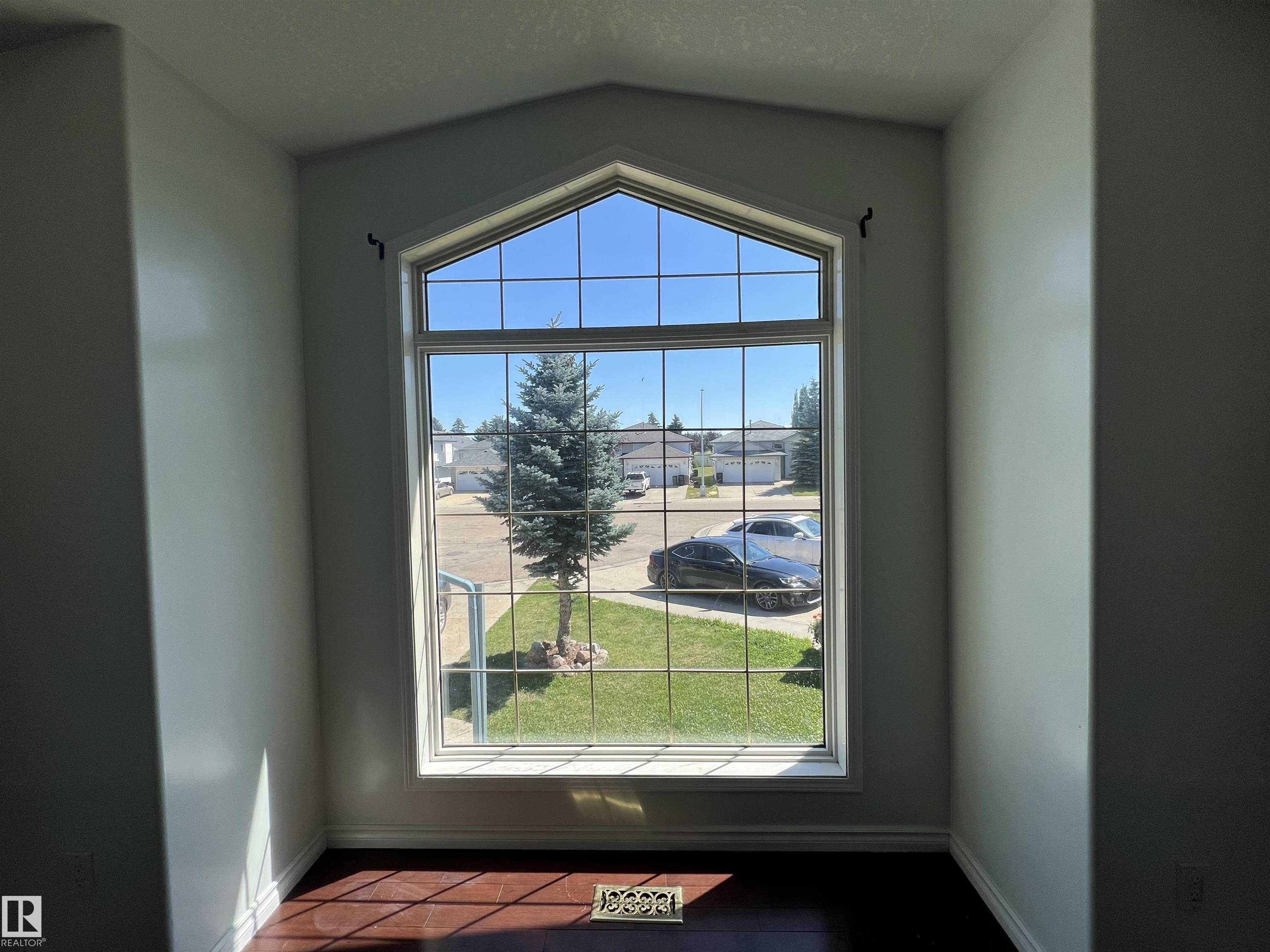 Photo 8 at 908 Jordan Crescent NW, Jackson Heights, Edmonton