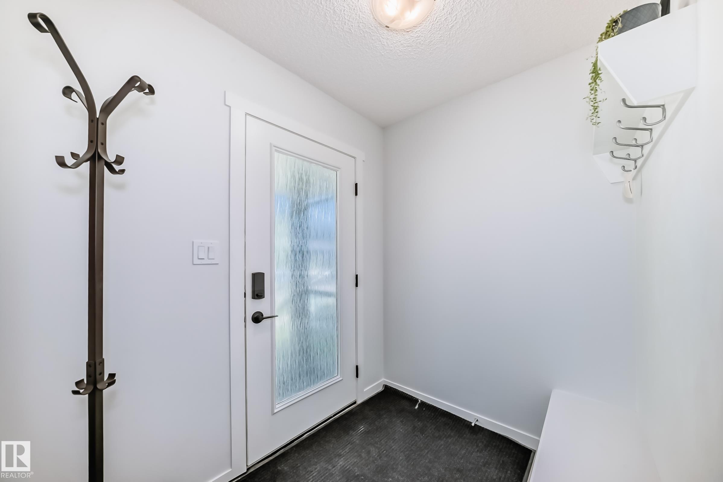 Photo 3 at 5043 Kinney Link SW, Keswick, Edmonton