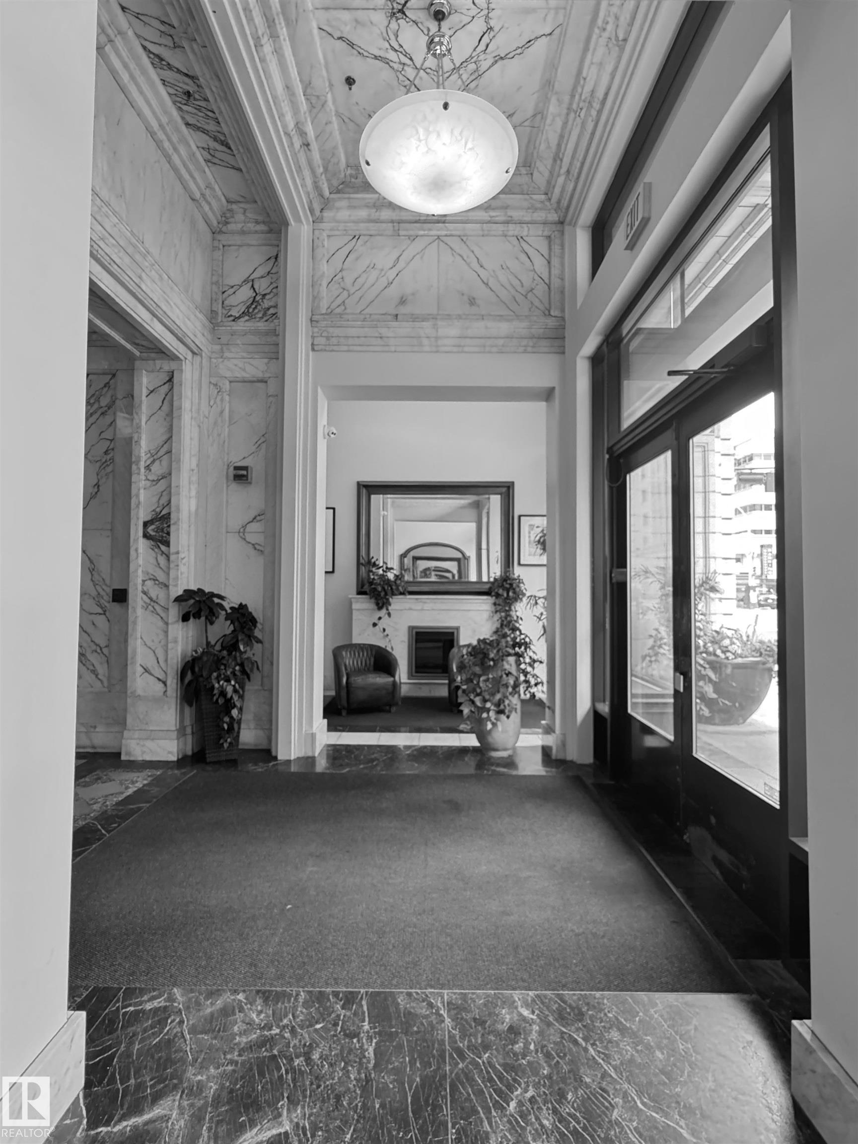 http://cdnparap120.paragonrels.com/ParagonImages/Property/p12/RAE/225363924/45/0/0/9a8aa088771c82940a1c73746e204235/1/c8daaef486429bb64b99b21161e3b68b/225363924-a04eb843-3ba3-4c65-b496-755ffa0a2191.JPG