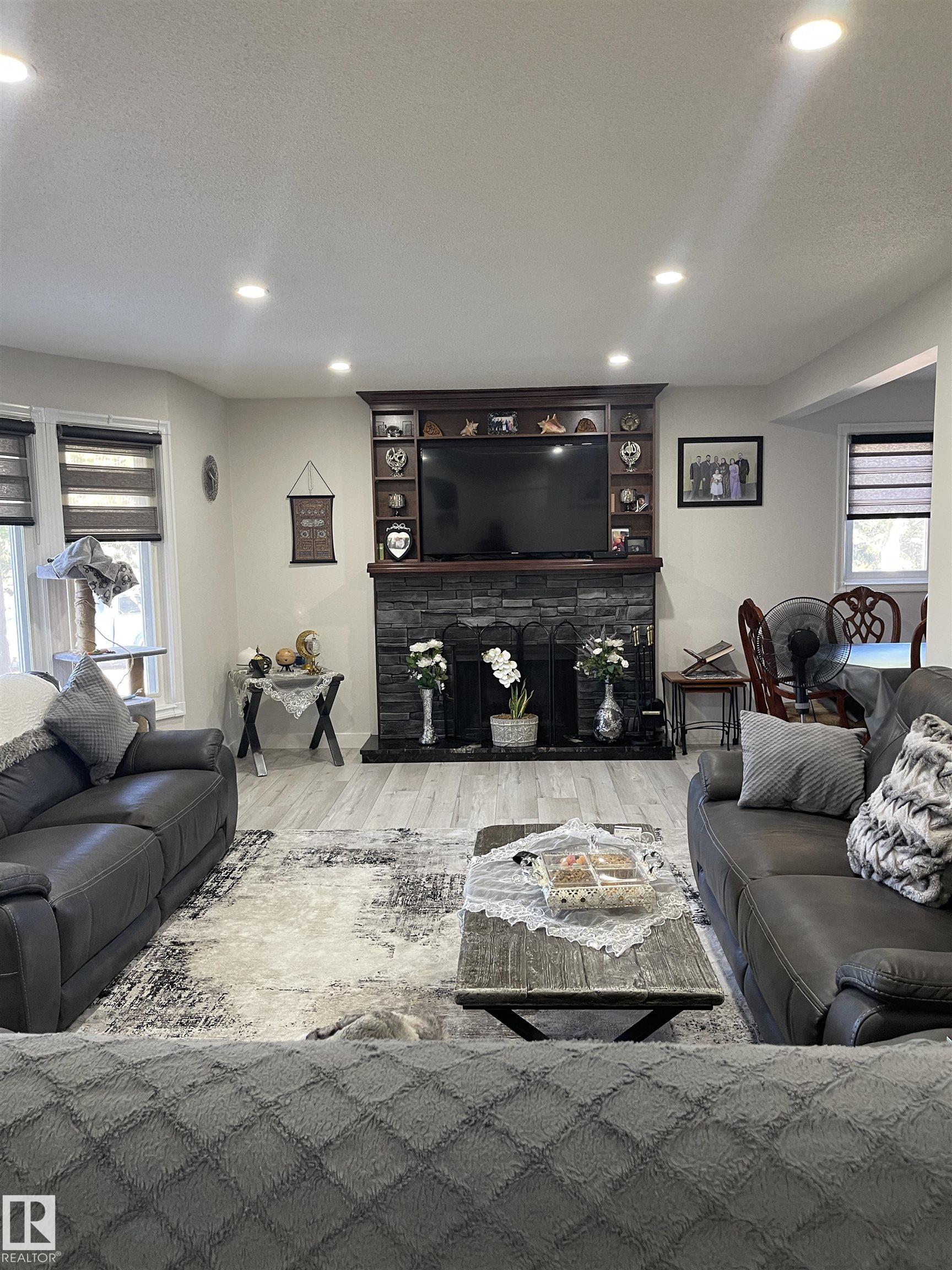 Photo 3 at 12203 147 Avenue NW, Caernarvon, Edmonton
