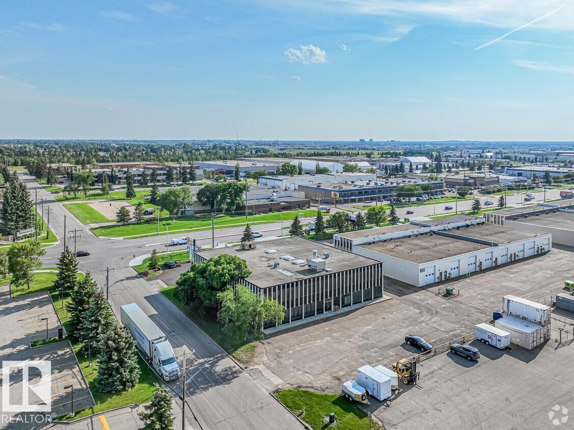 Picture for 8708/8704 8722 51 AV NW