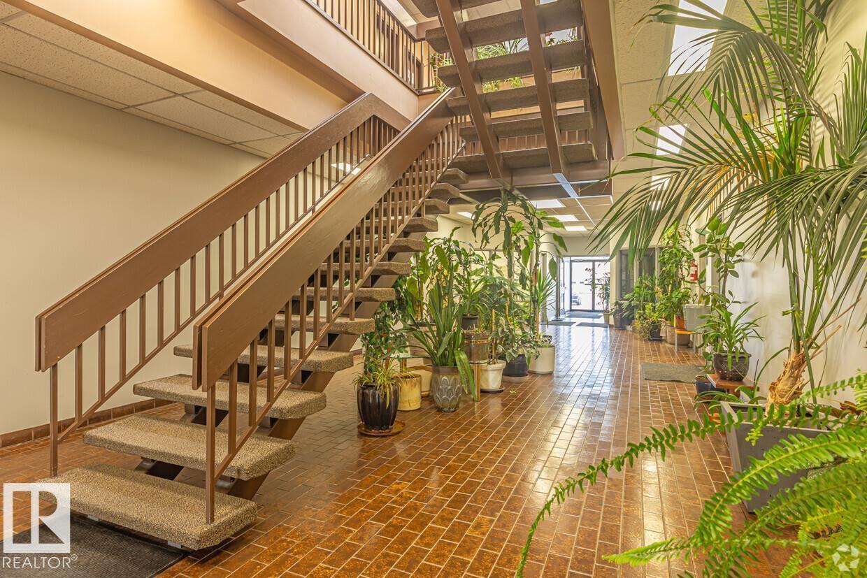 Picture for 8708/8704 8722 51 AV NW