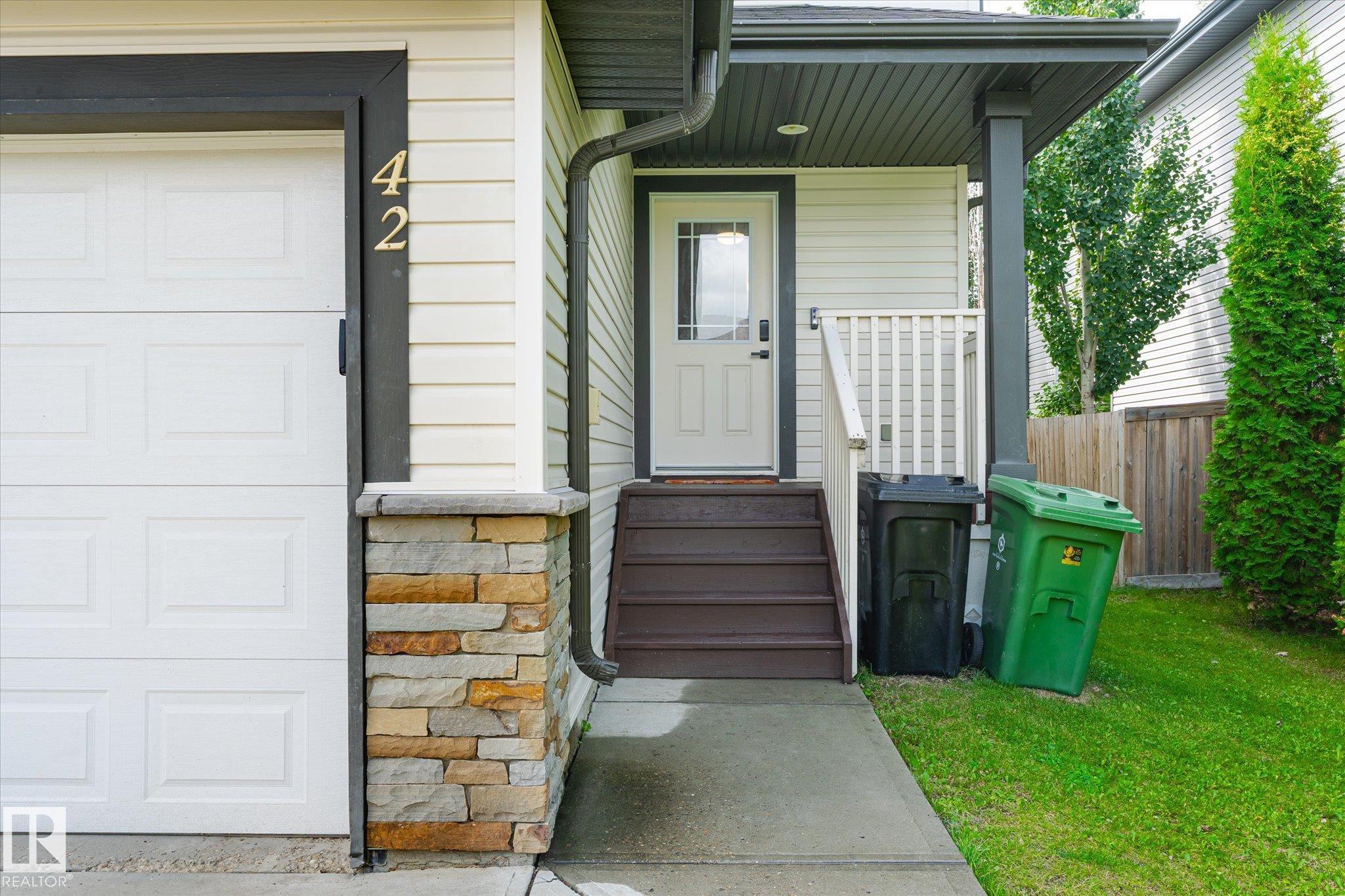 Photo 2 at 42 Catalina Court, Sienna, Fort Saskatchewan